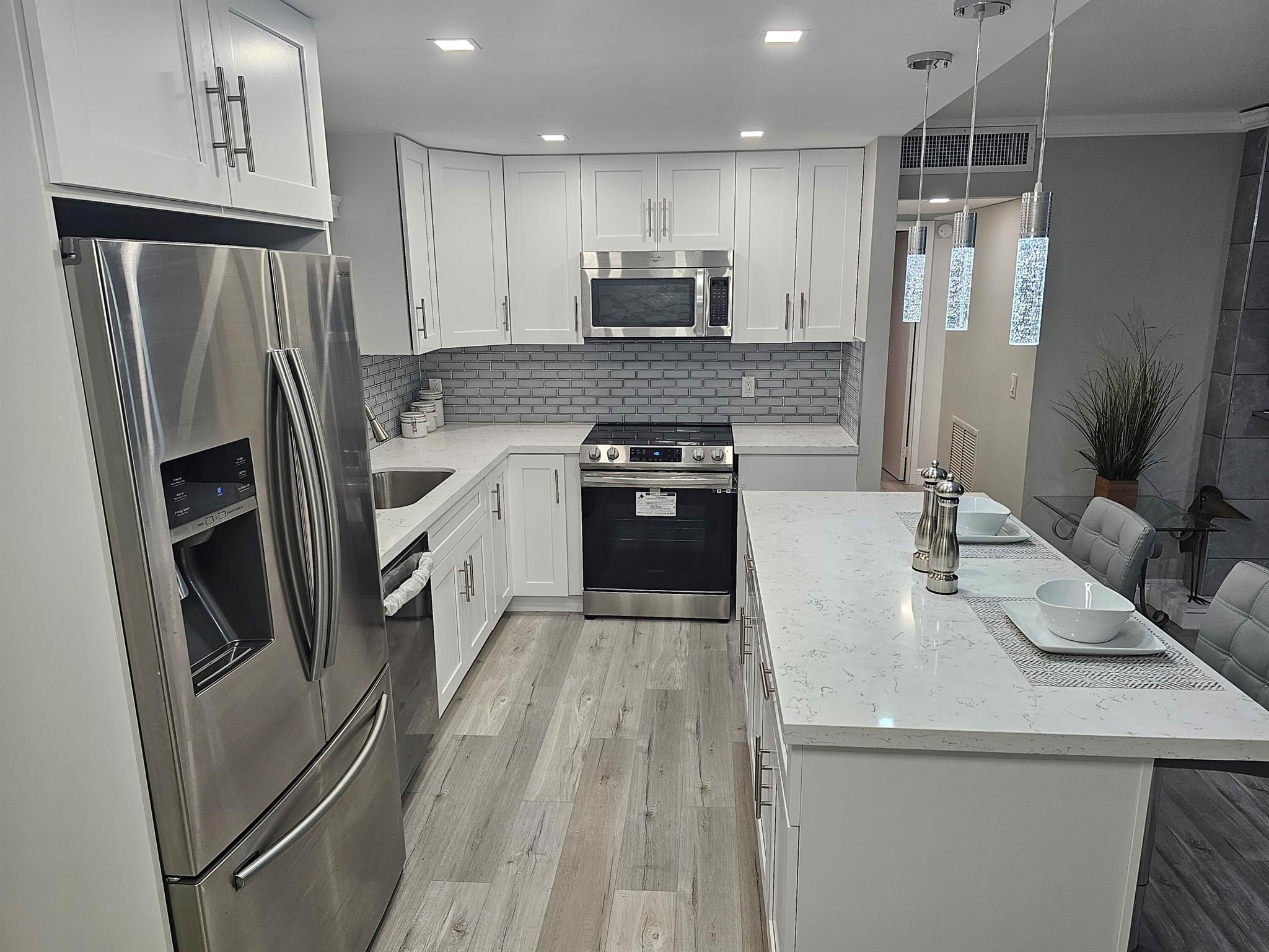 604 W Saxony M Lane W Unit: 604