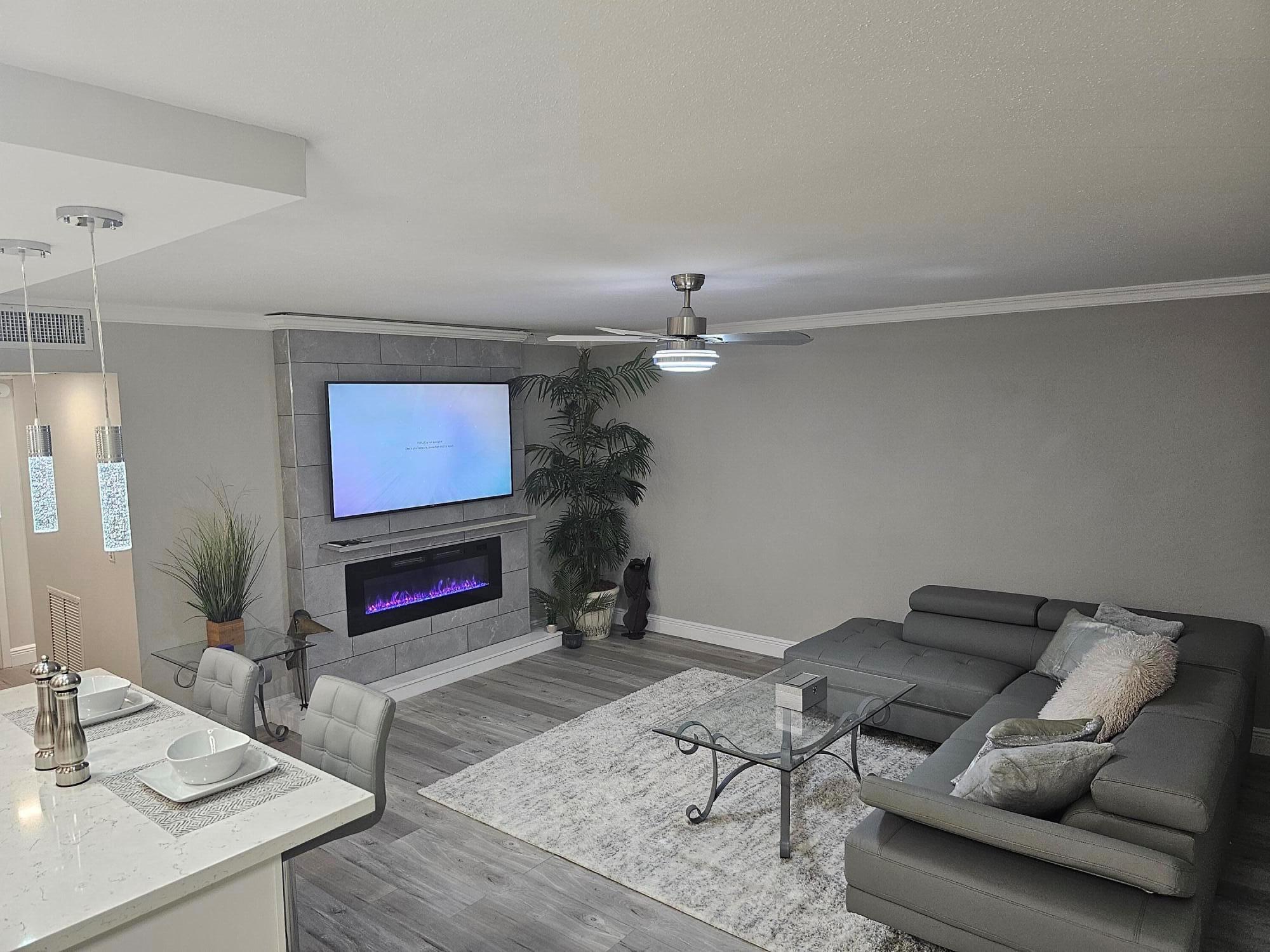 604 W Saxony M Lane W Unit: 604