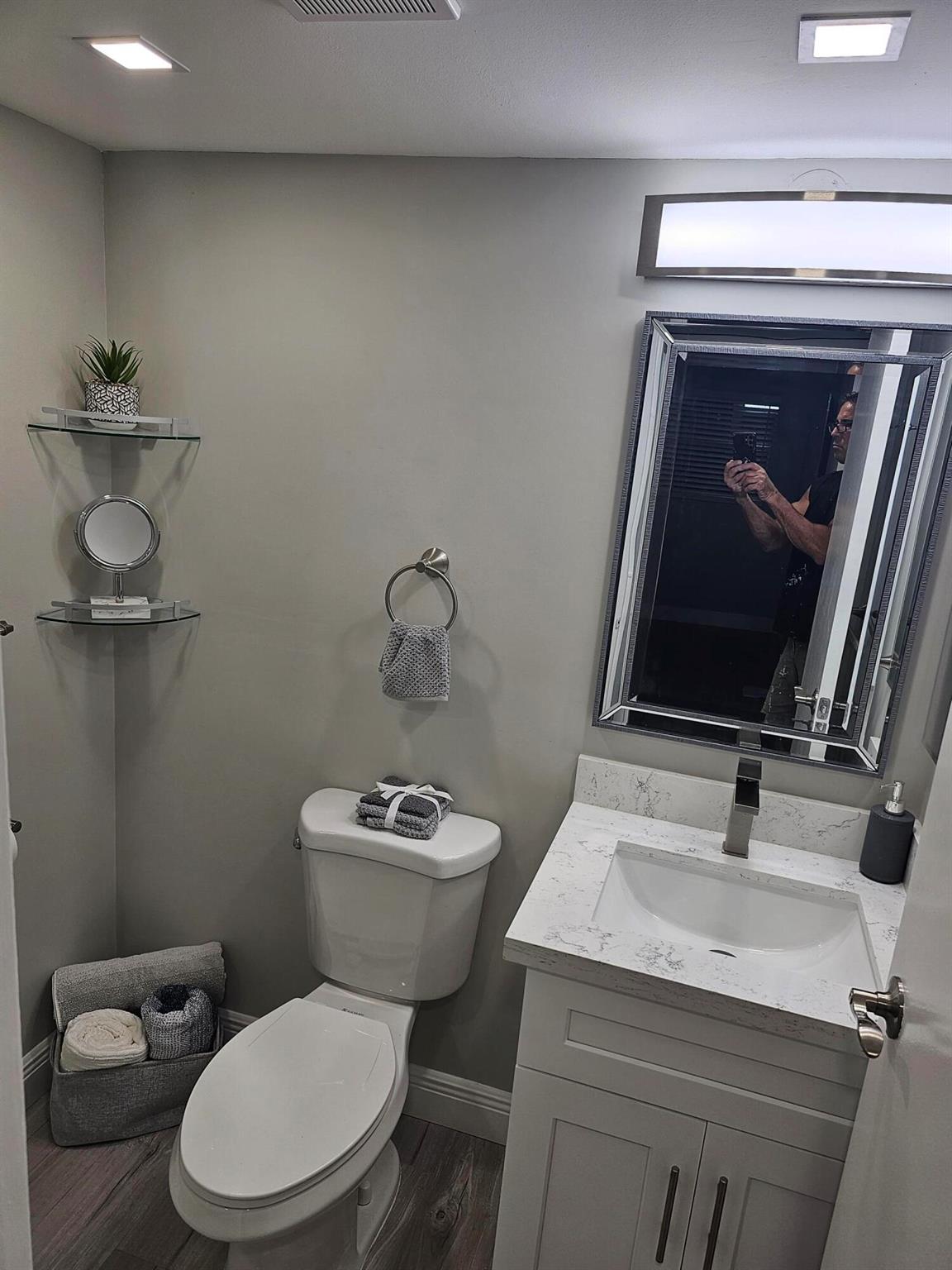 604 W Saxony M Lane W Unit: 604