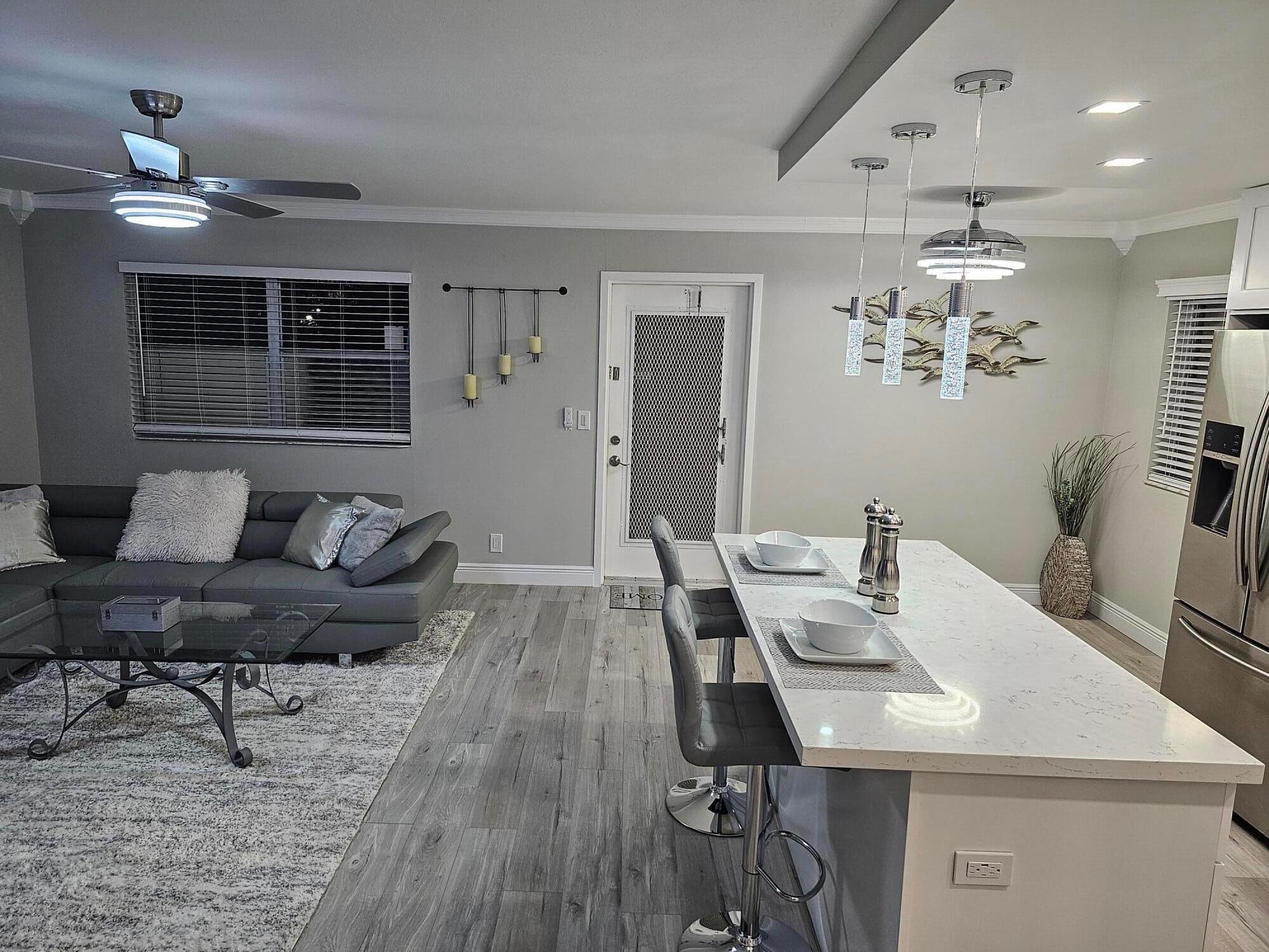 604 W Saxony M Lane W Unit: 604