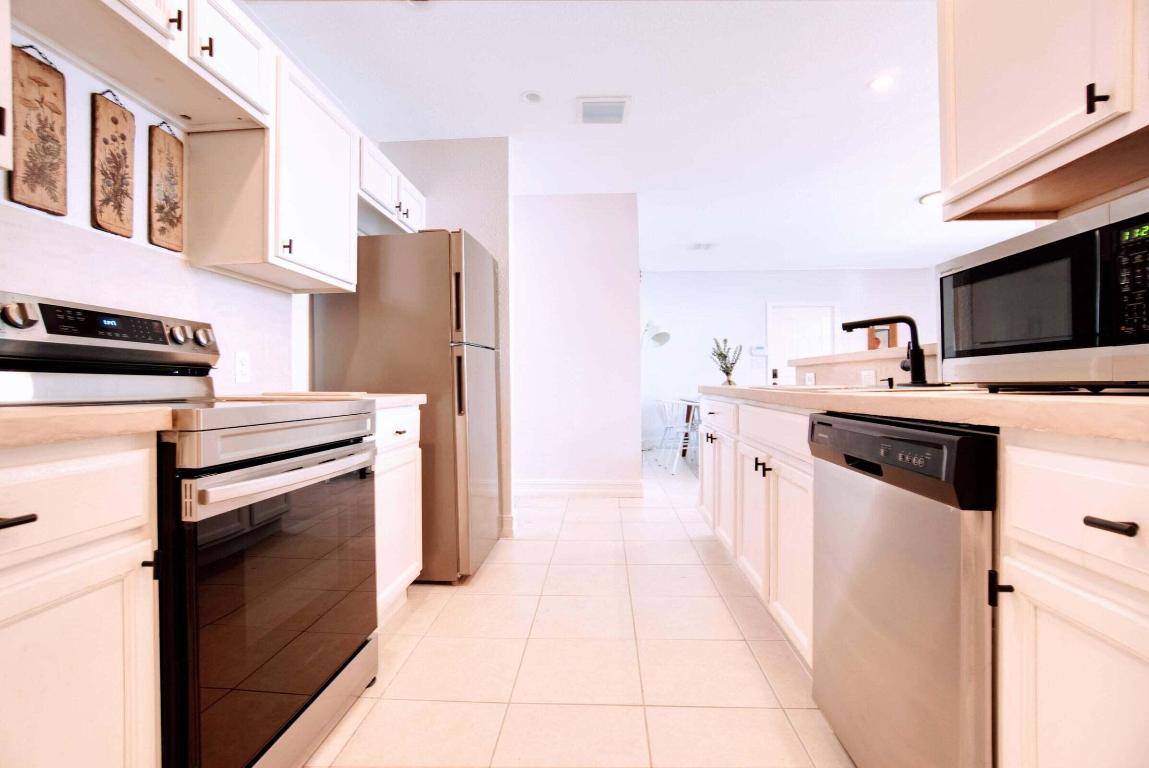 741 NW 17th Street Front, Fort Lauderdale Unit: Front