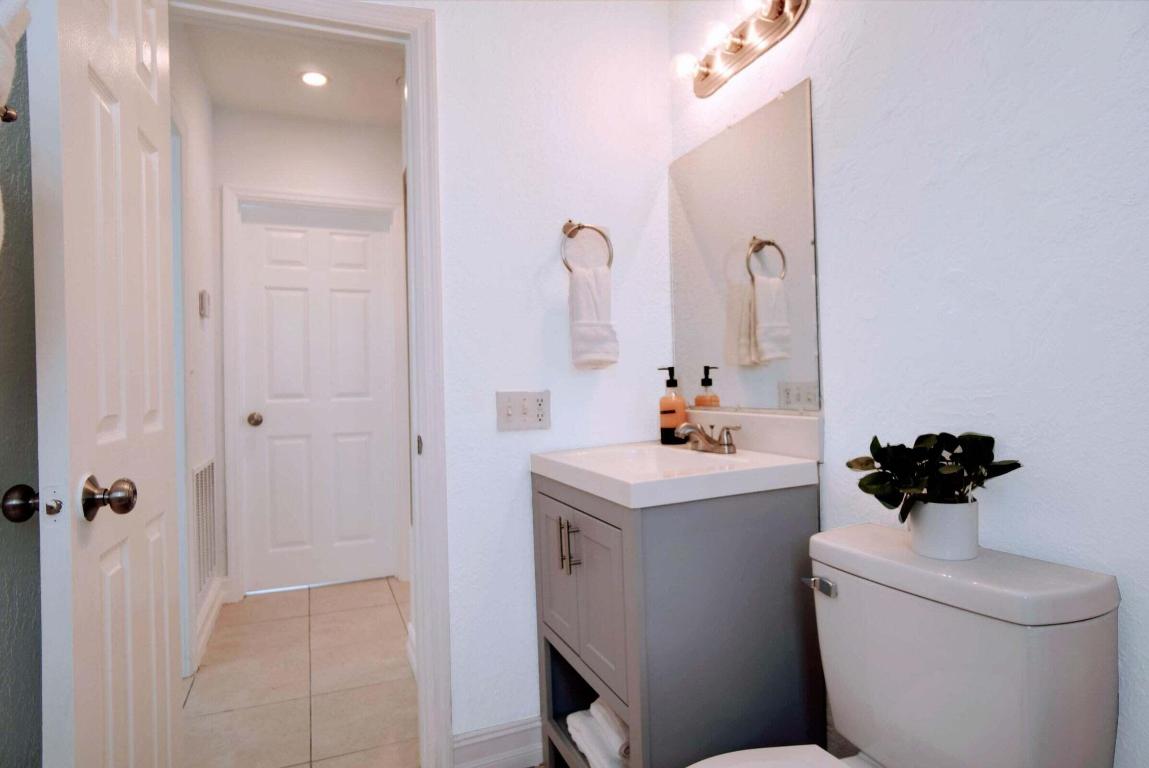 741 NW 17th Street Front, Fort Lauderdale Unit: Front