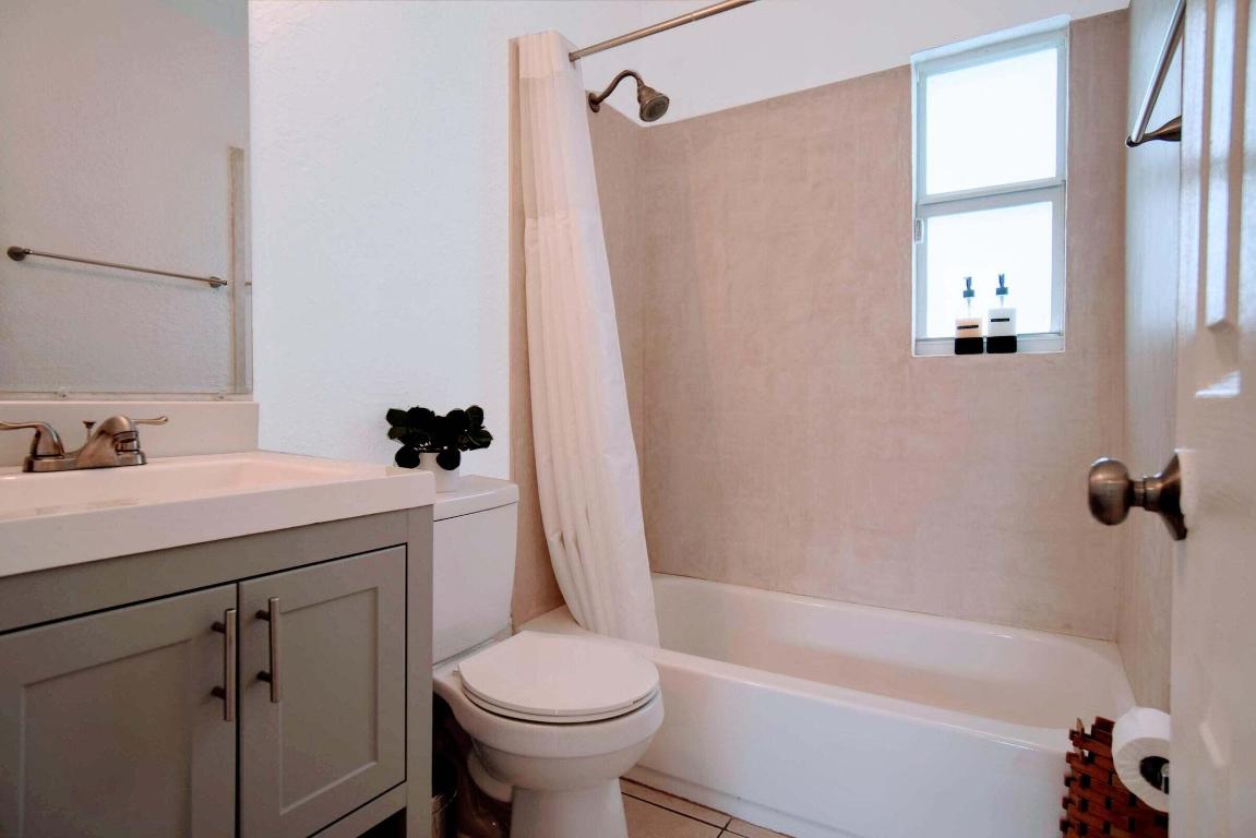 741 NW 17th Street Front, Fort Lauderdale Unit: Front