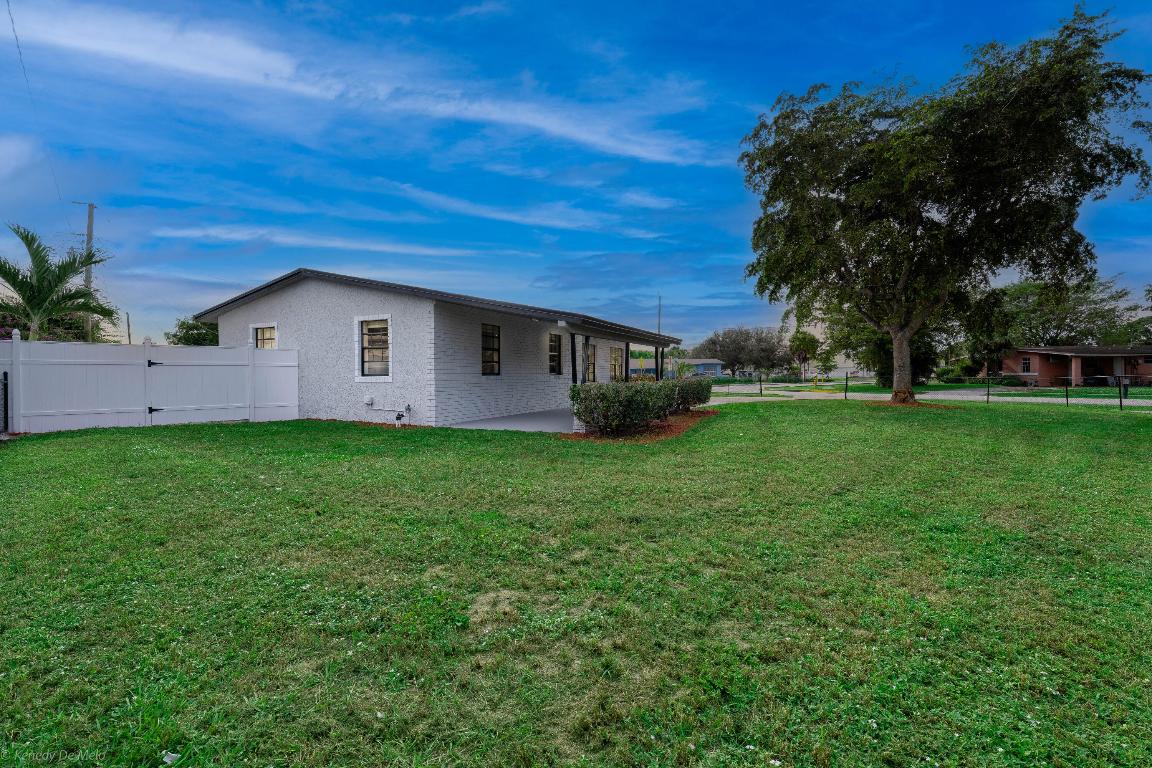 3490 NW 5th Place, Lauderhill