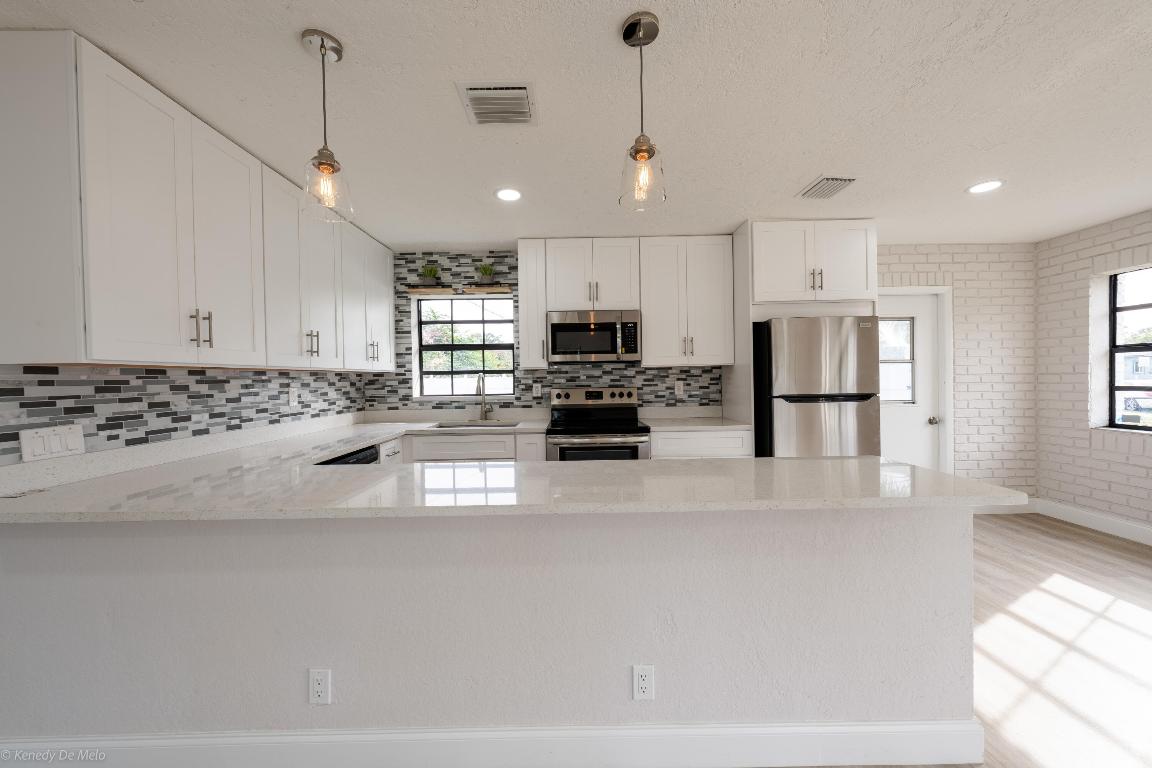 3490 NW 5th Place, Lauderhill