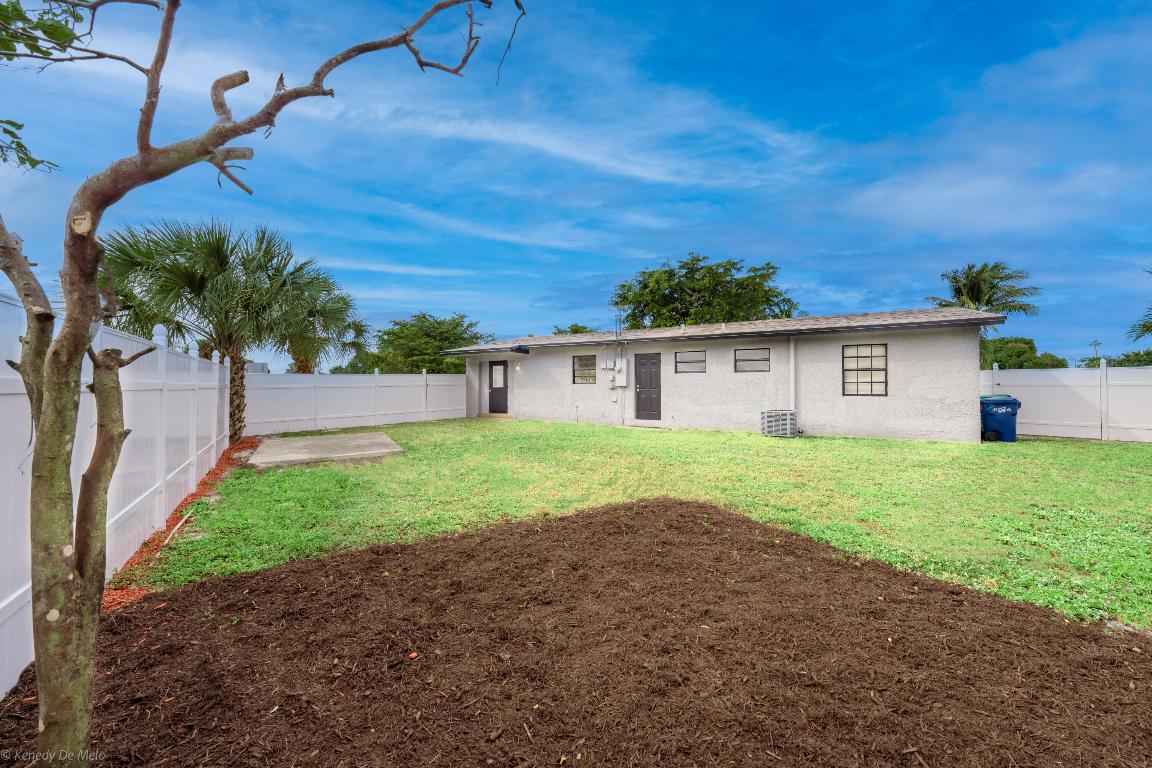 3490 NW 5th Place, Lauderhill