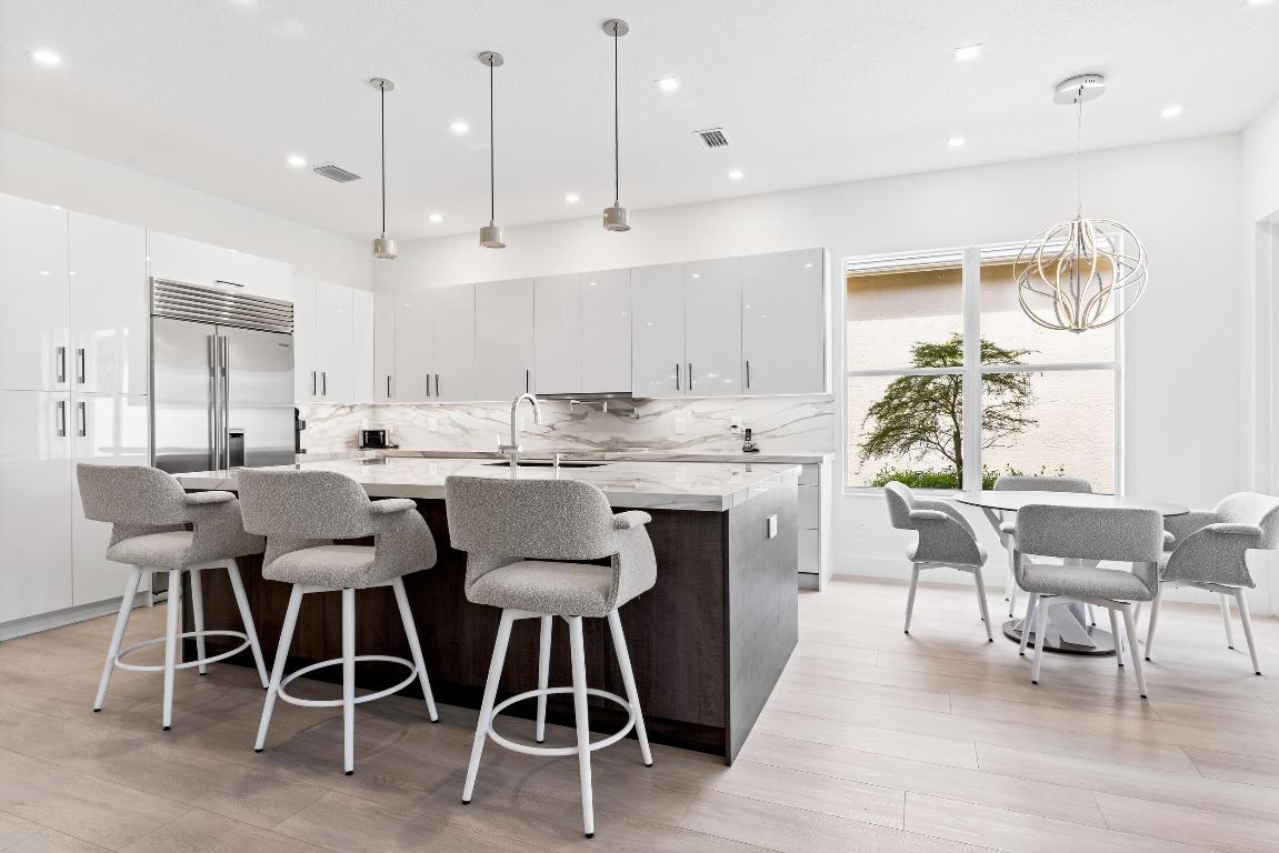 7251 Twin Falls Drive Unit: 7251