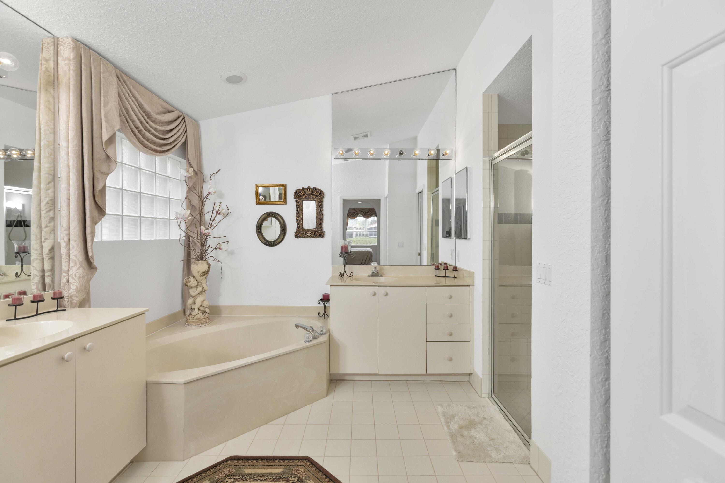 5066 Bleu Lapis Drive