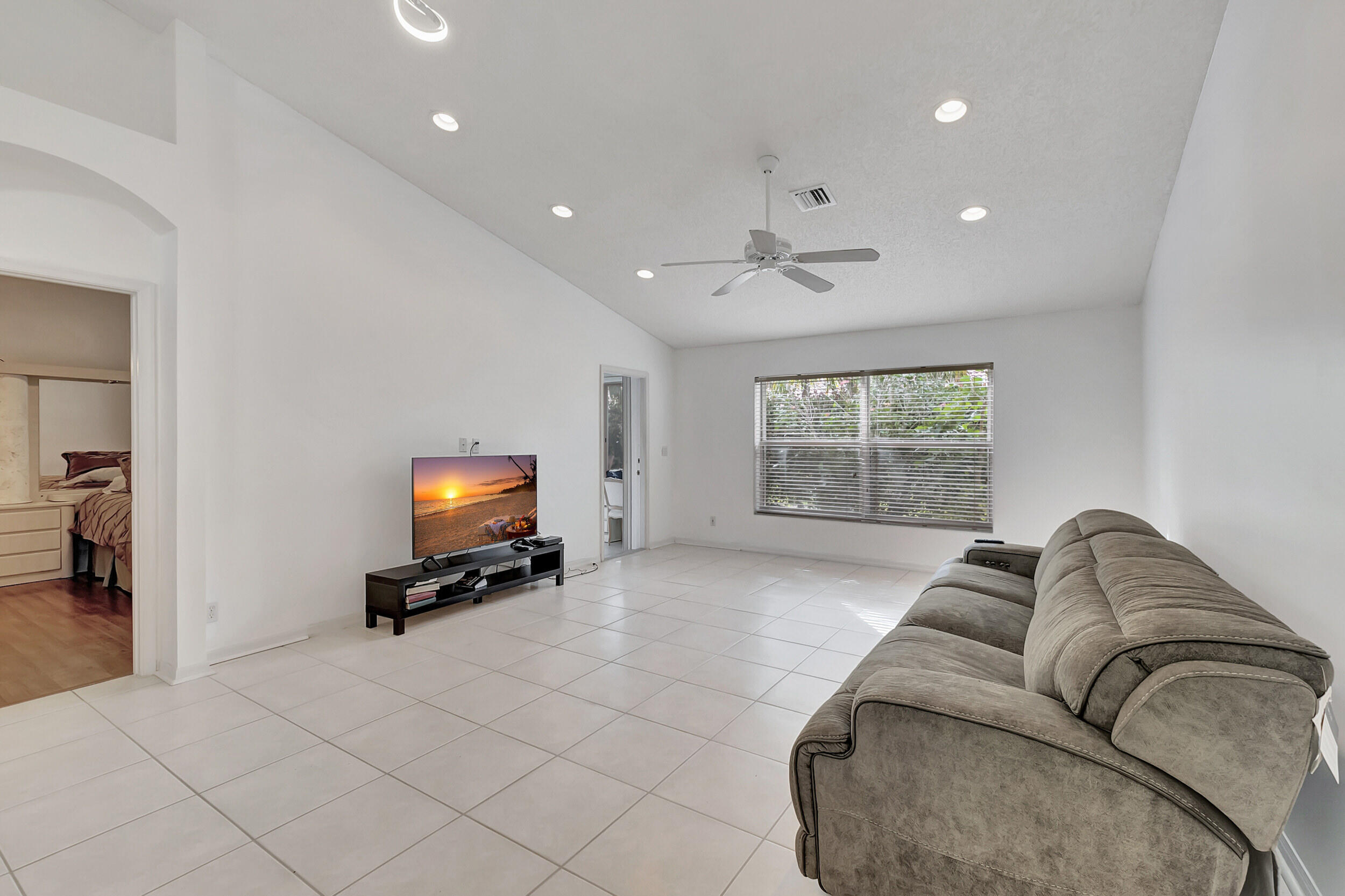 6112 Petunia Road