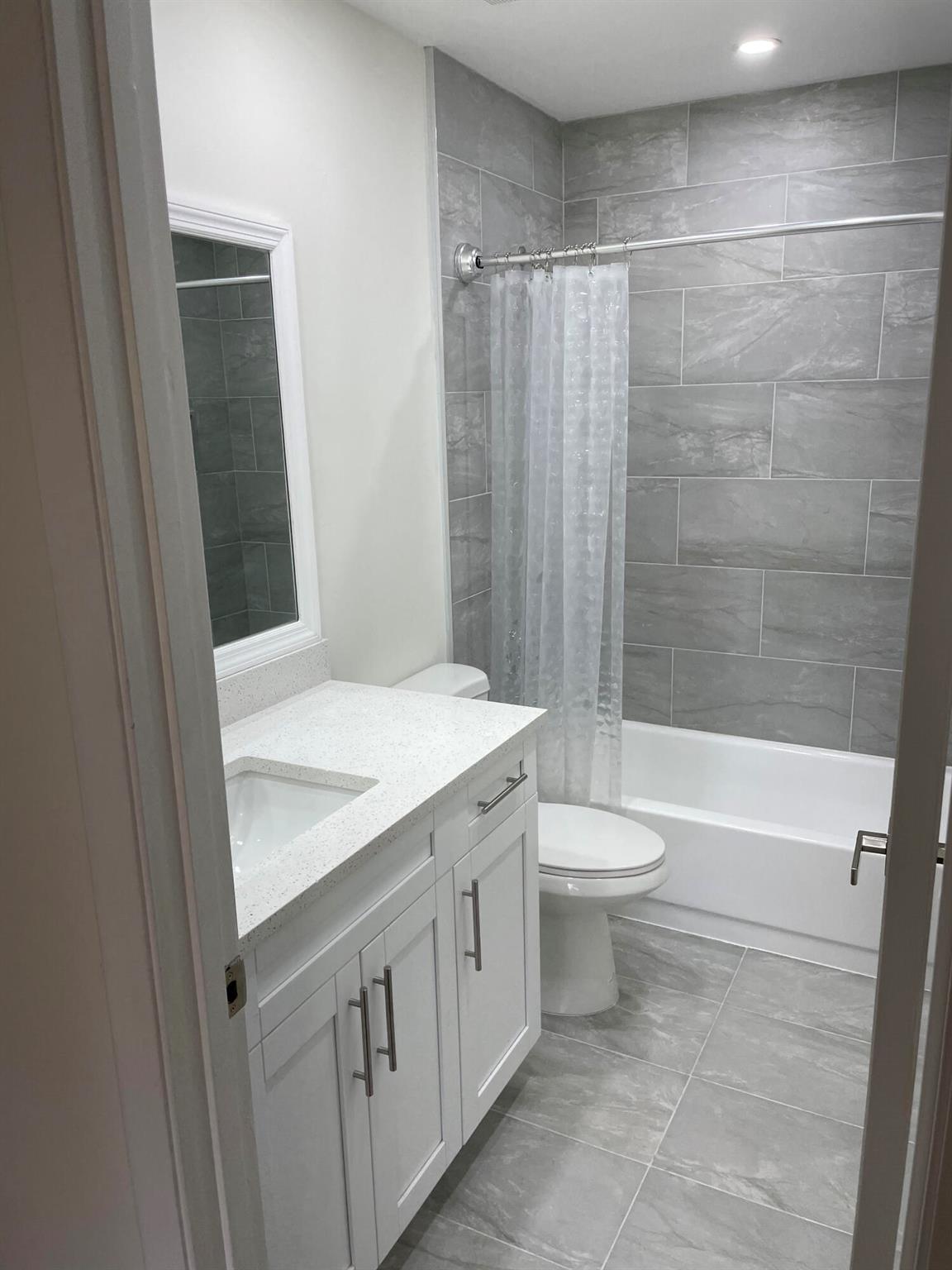 3939 NE 5th Avenue Unit: C201
