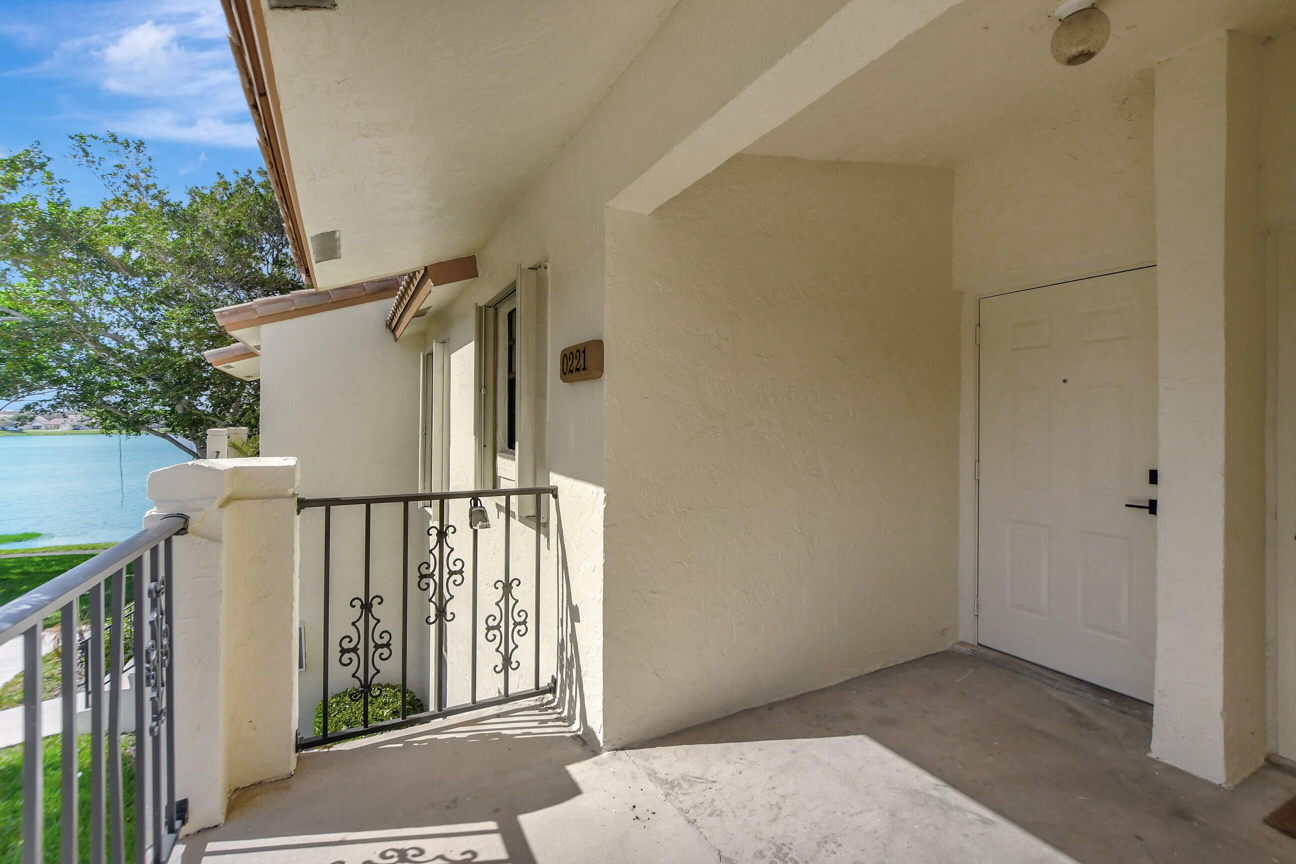 321 Olivewood Place Unit: O221