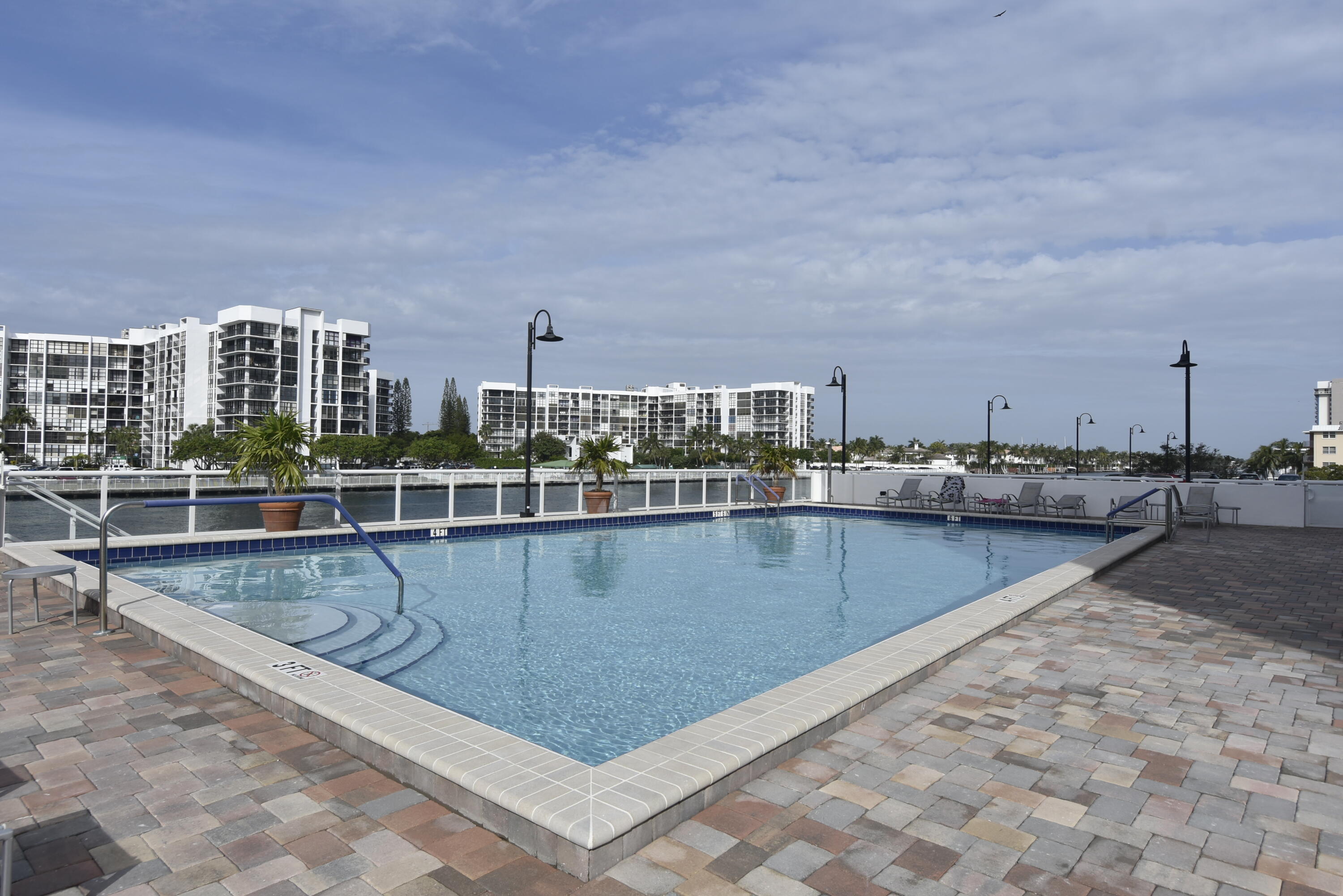 3000 S Ocean Drive Unit: 1000