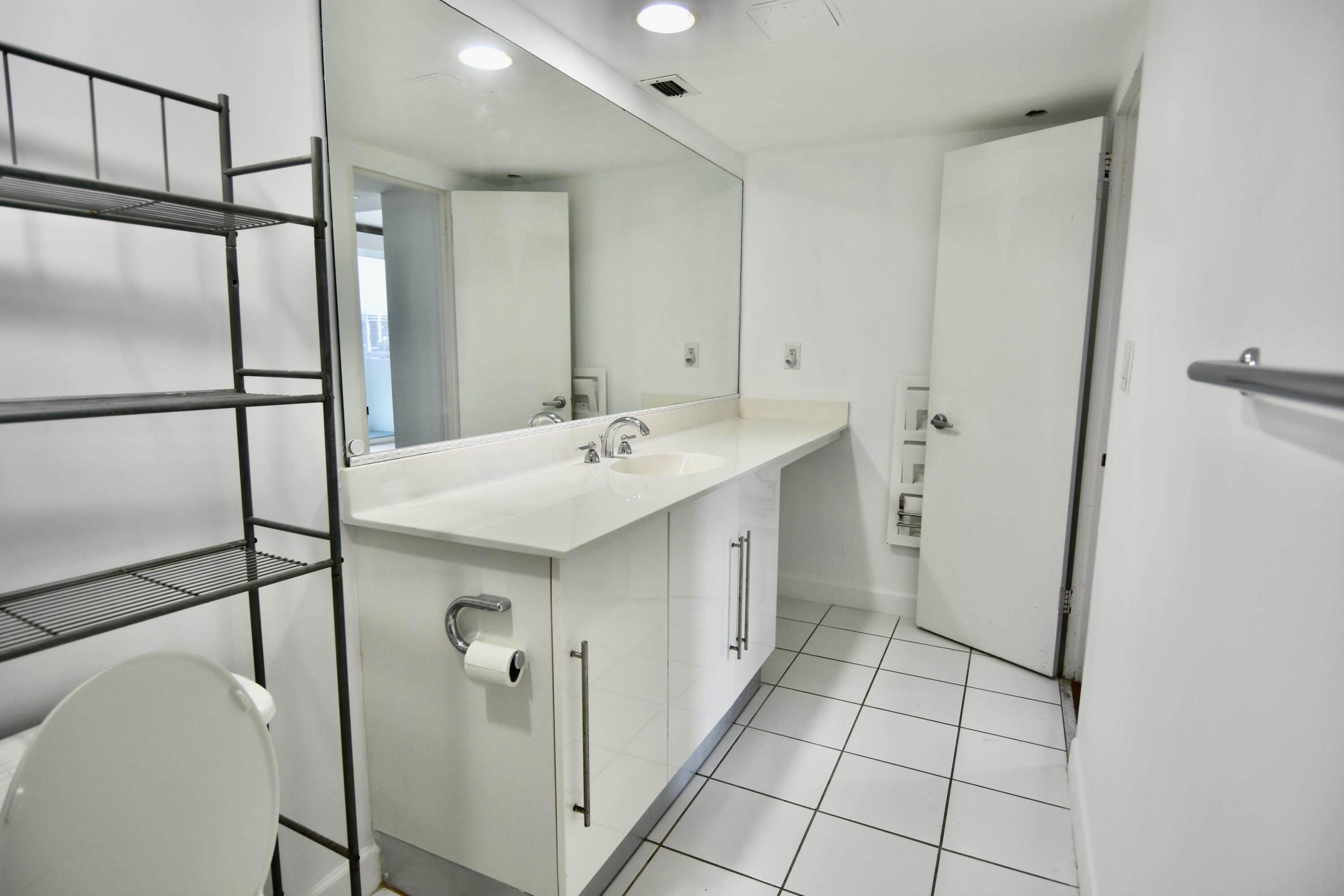 3000 S Ocean Drive Unit: 1000