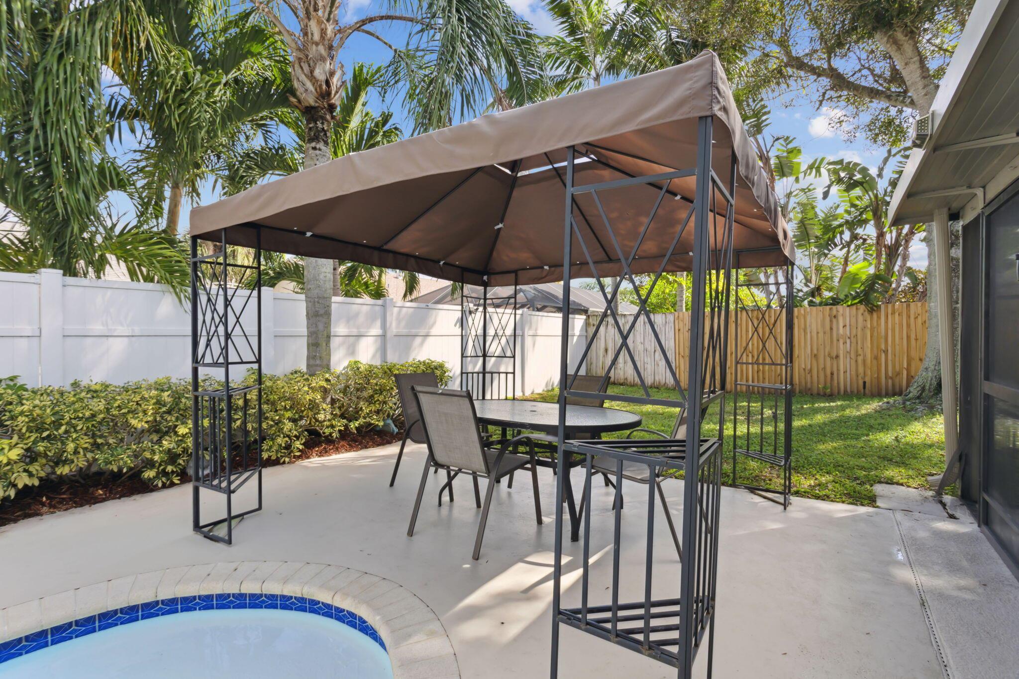 714 NW 42 Way
