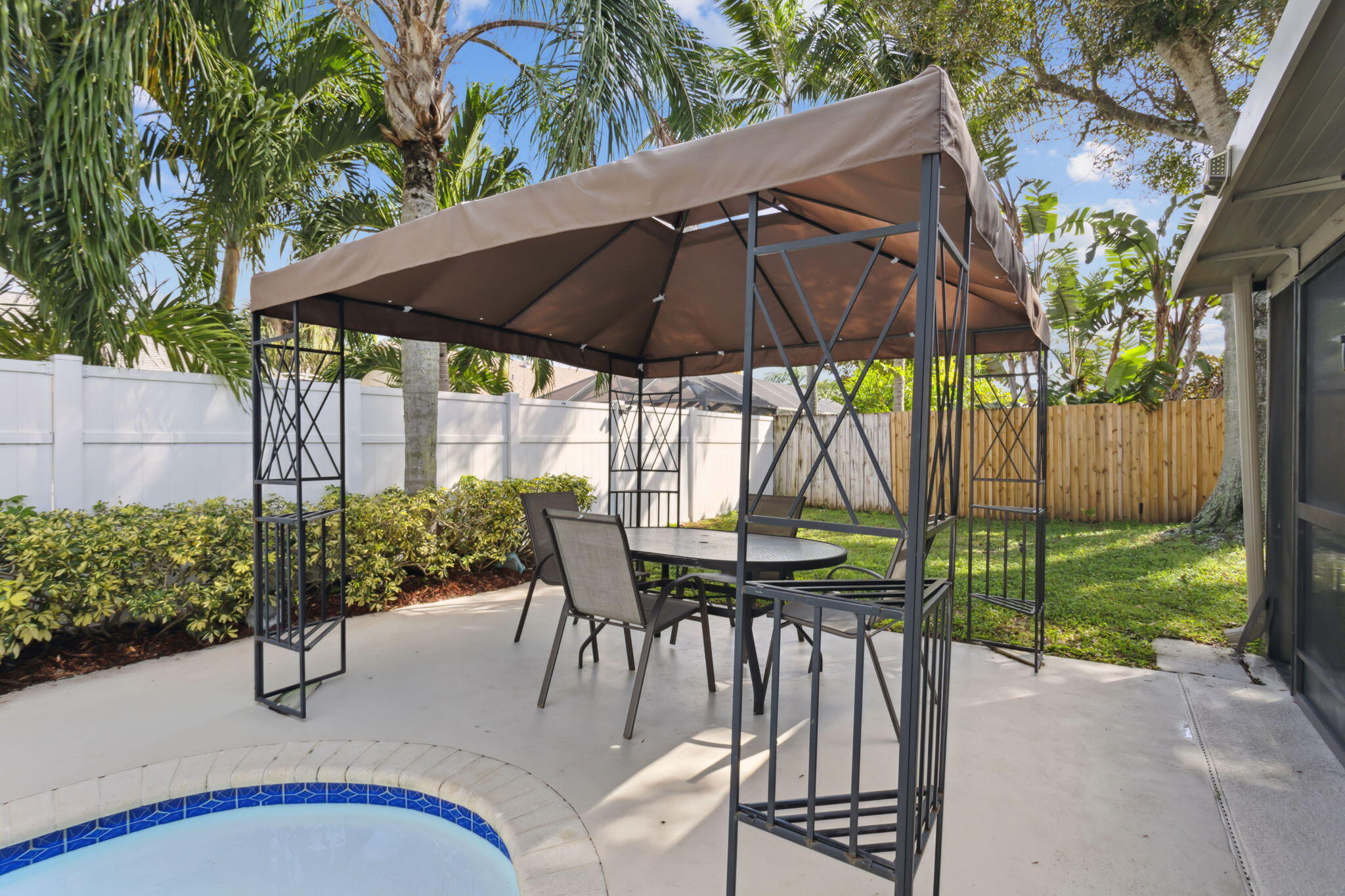 714 NW 42 Way