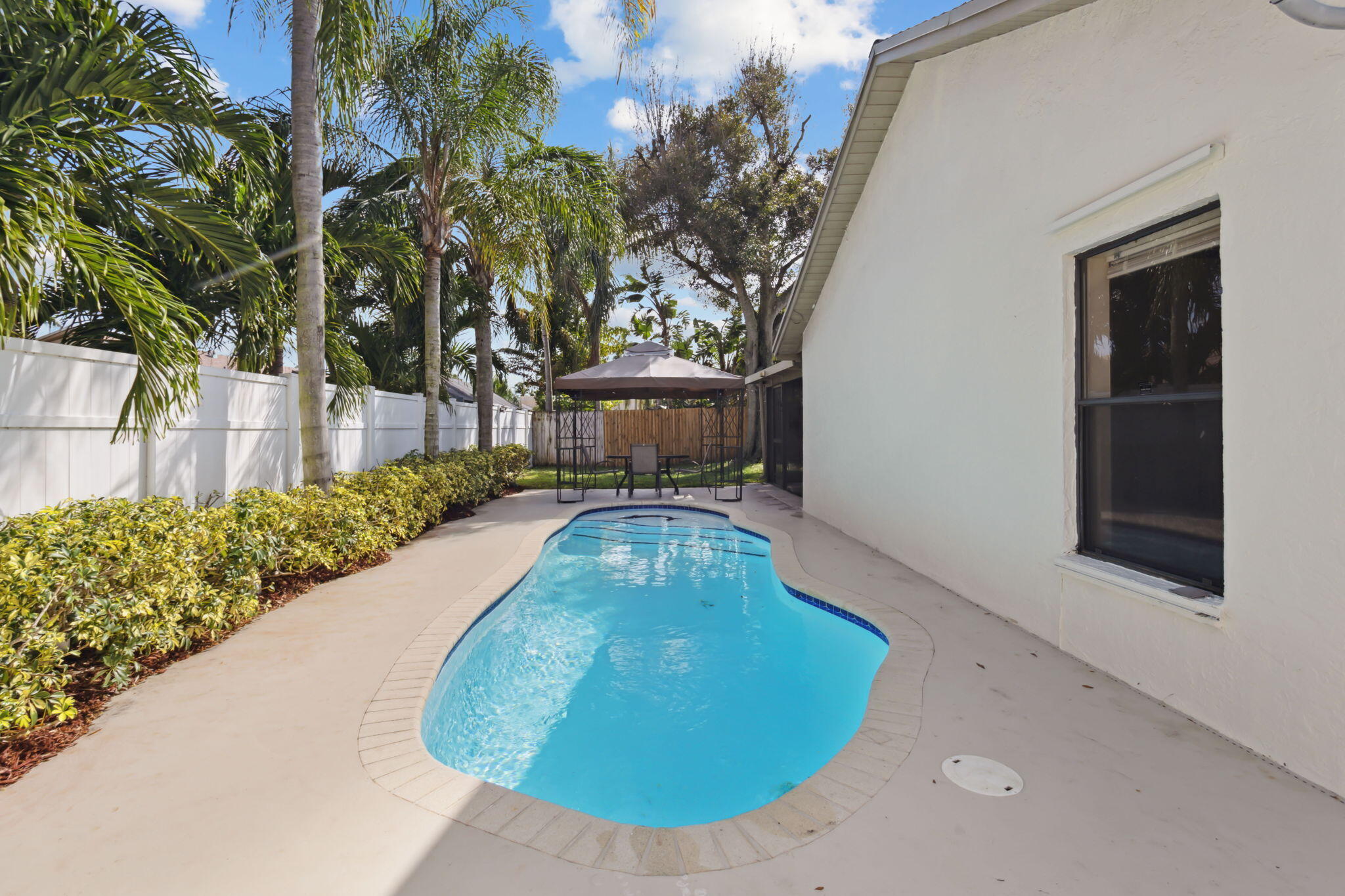 714 NW 42 Way