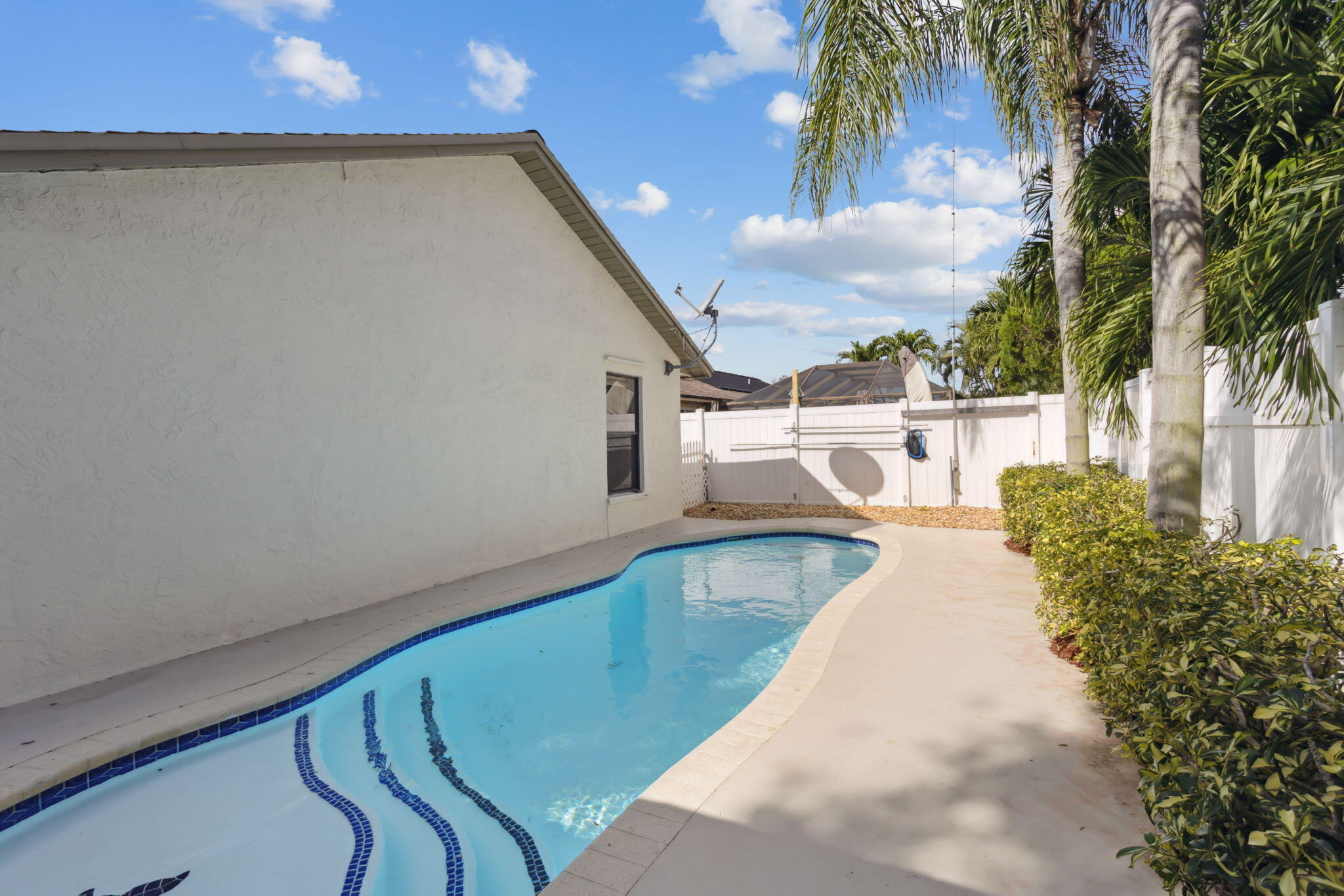 714 NW 42 Way