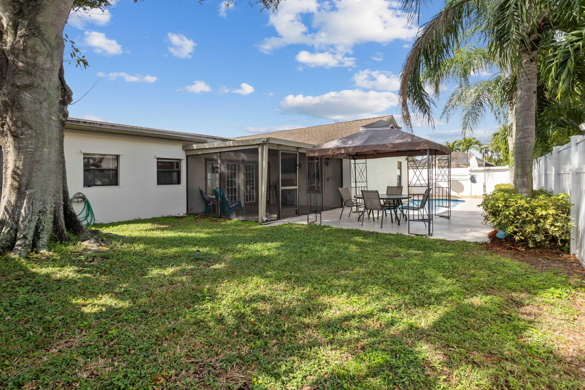 714 NW 42 Way