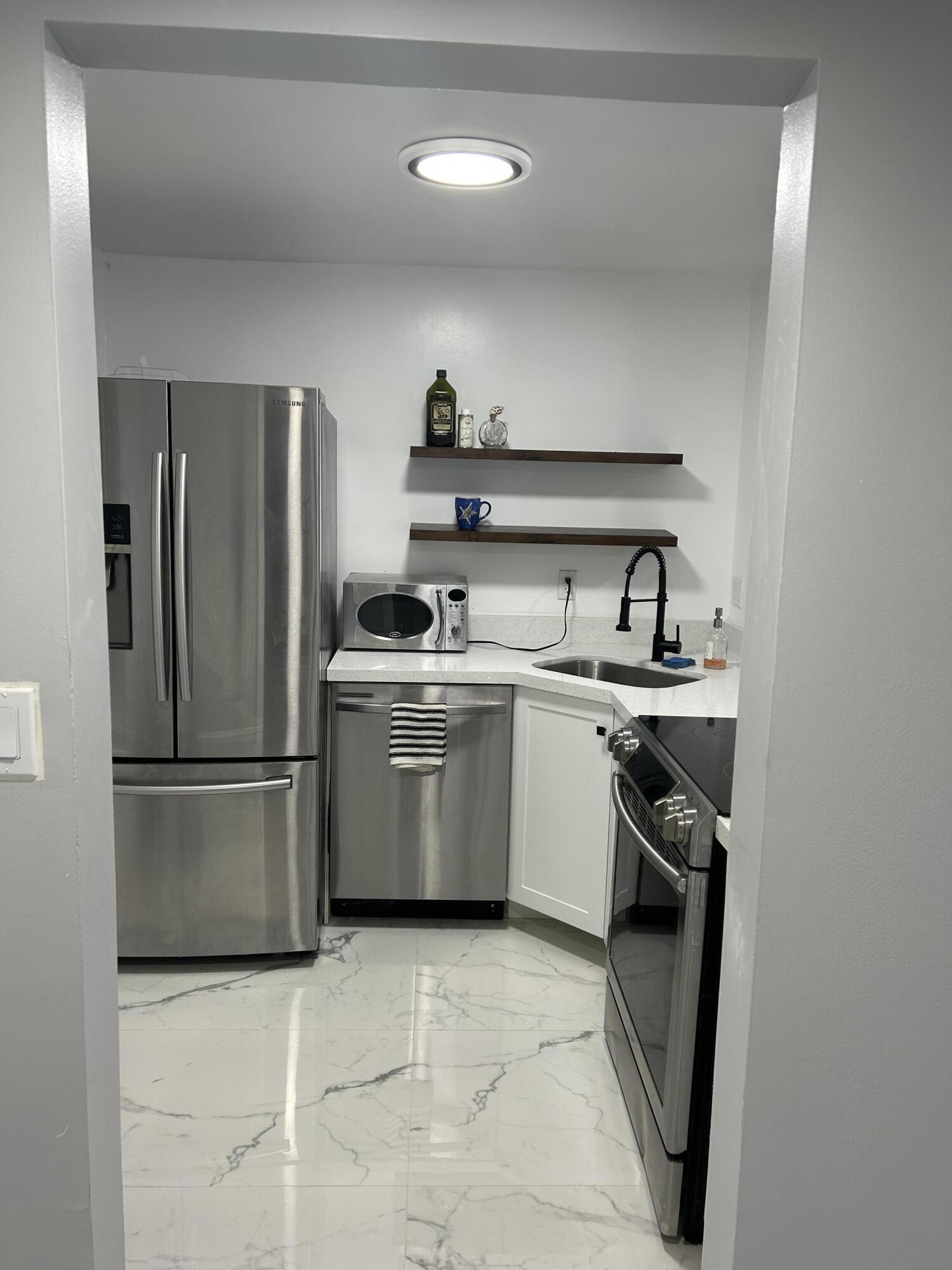 5495 NE 25th Avenue 204, Fort Lauderdale Unit: 204