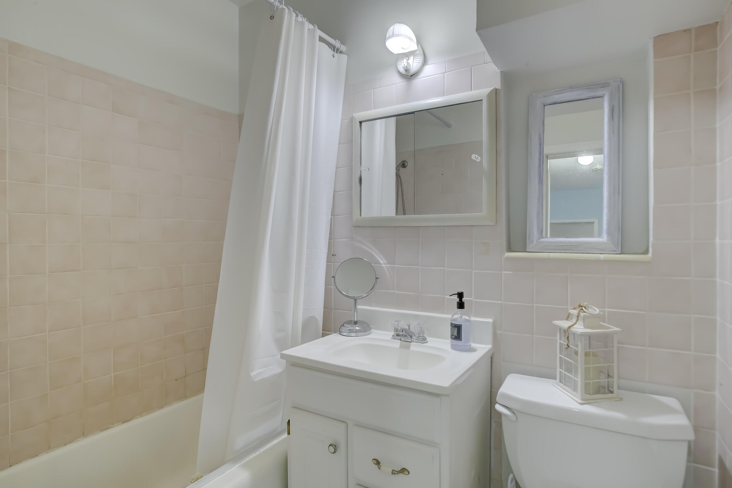 1413 Dewey Street, Hollywood