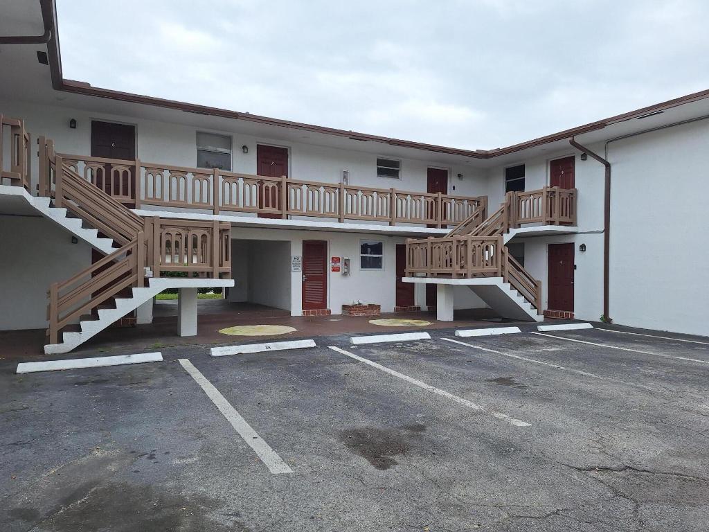 493 NW 43rd Street Unit: 1