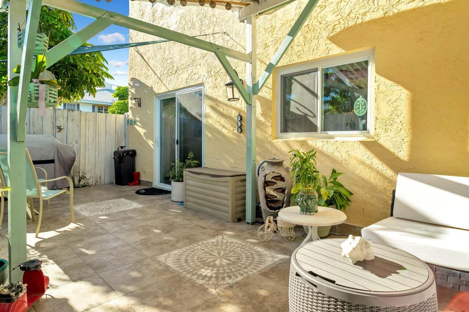 252 SW 6th Street Unit: 4