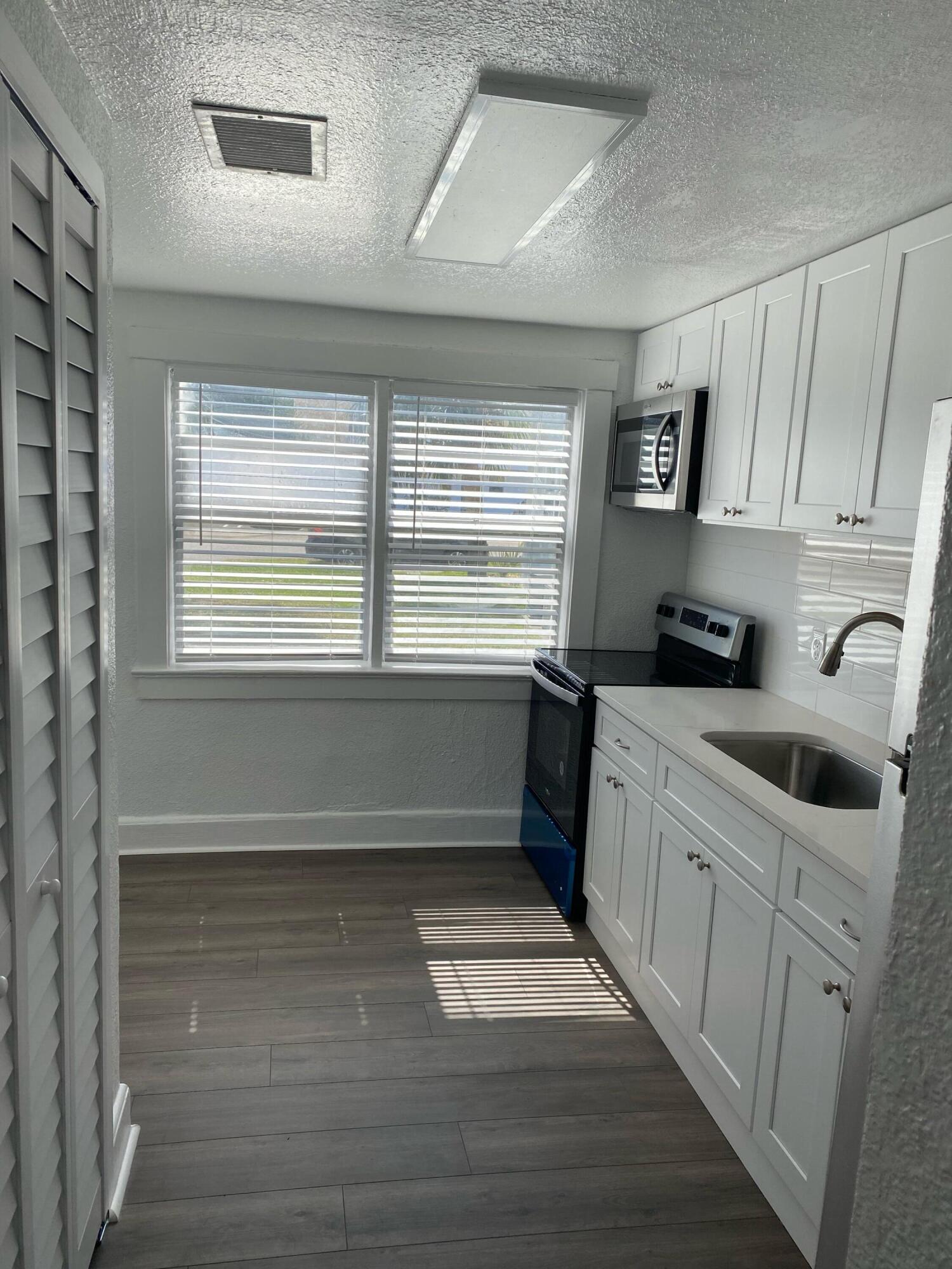 215 S Seacrest Boulevard 2, Boynton Beach Unit: 2