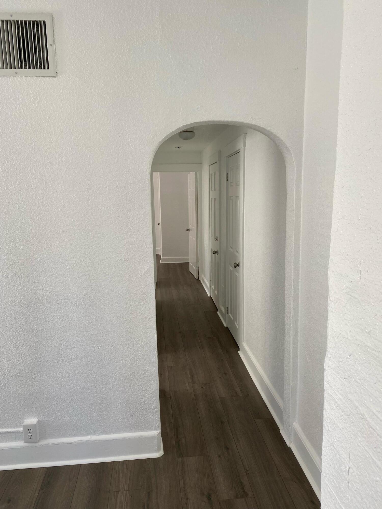 215 S Seacrest Boulevard 4, Boynton Beach Unit: 4