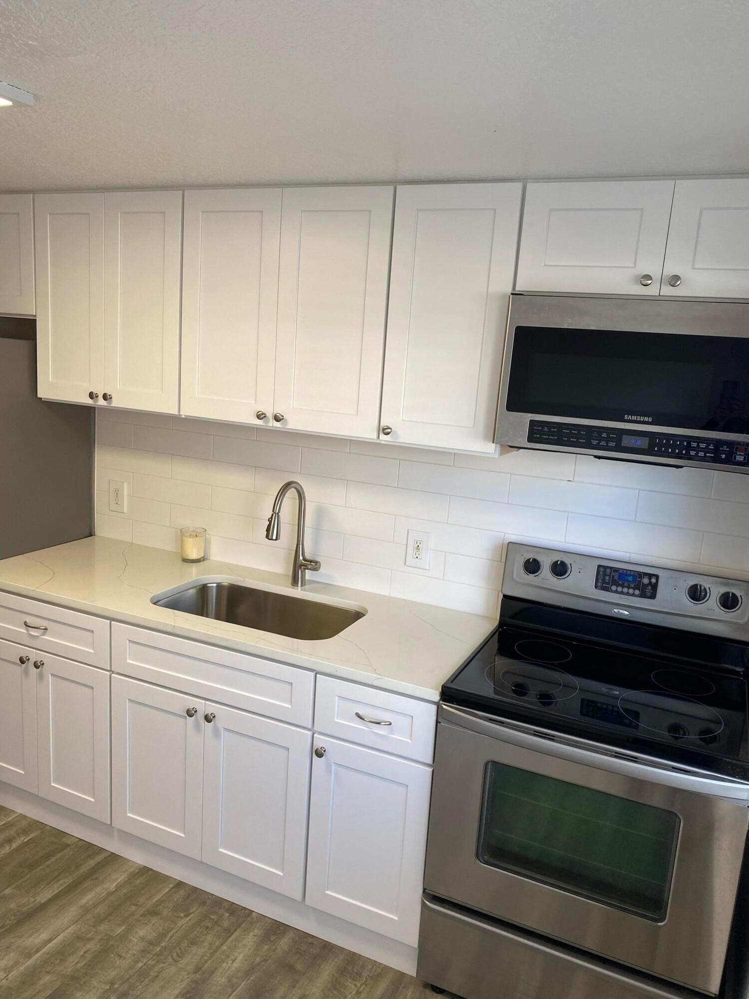 215 S Seacrest Boulevard 4, Boynton Beach Unit: 4