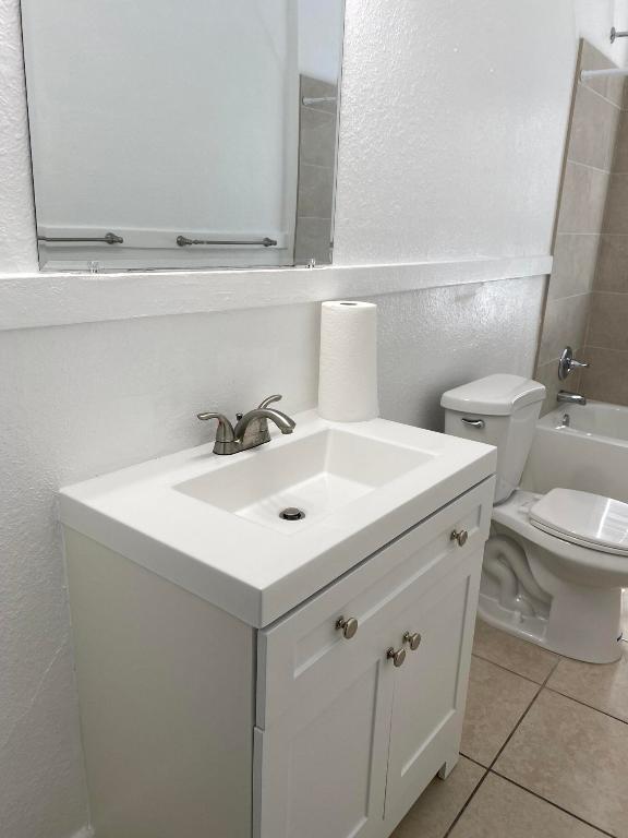 215 S Seacrest Boulevard 4, Boynton Beach Unit: 4