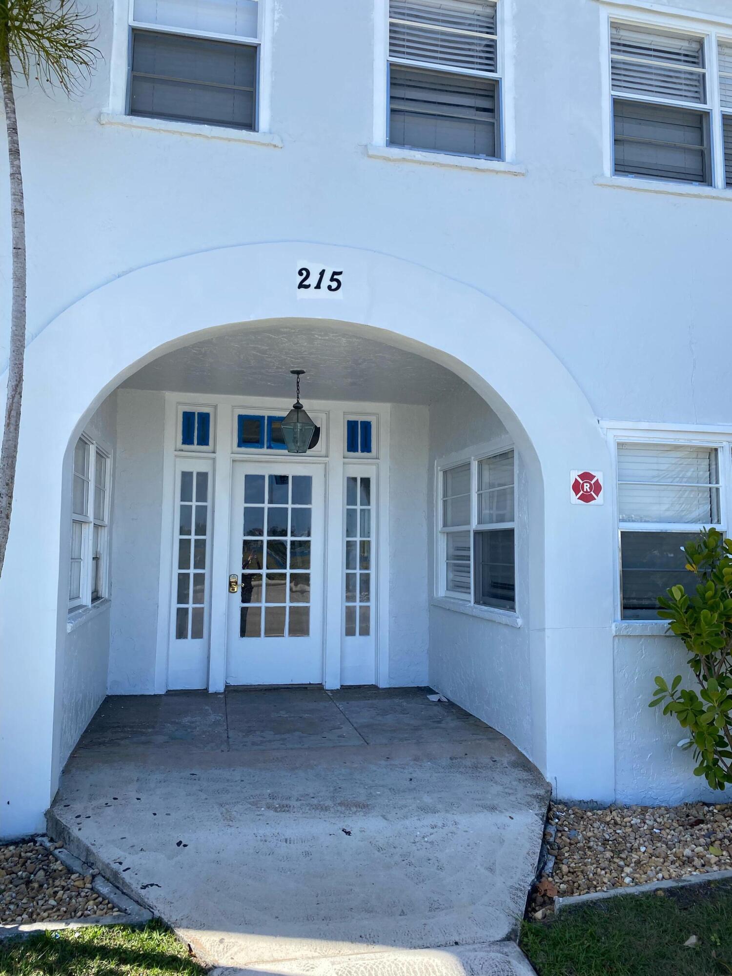 215 S Seacrest Boulevard 4, Boynton Beach Unit: 4