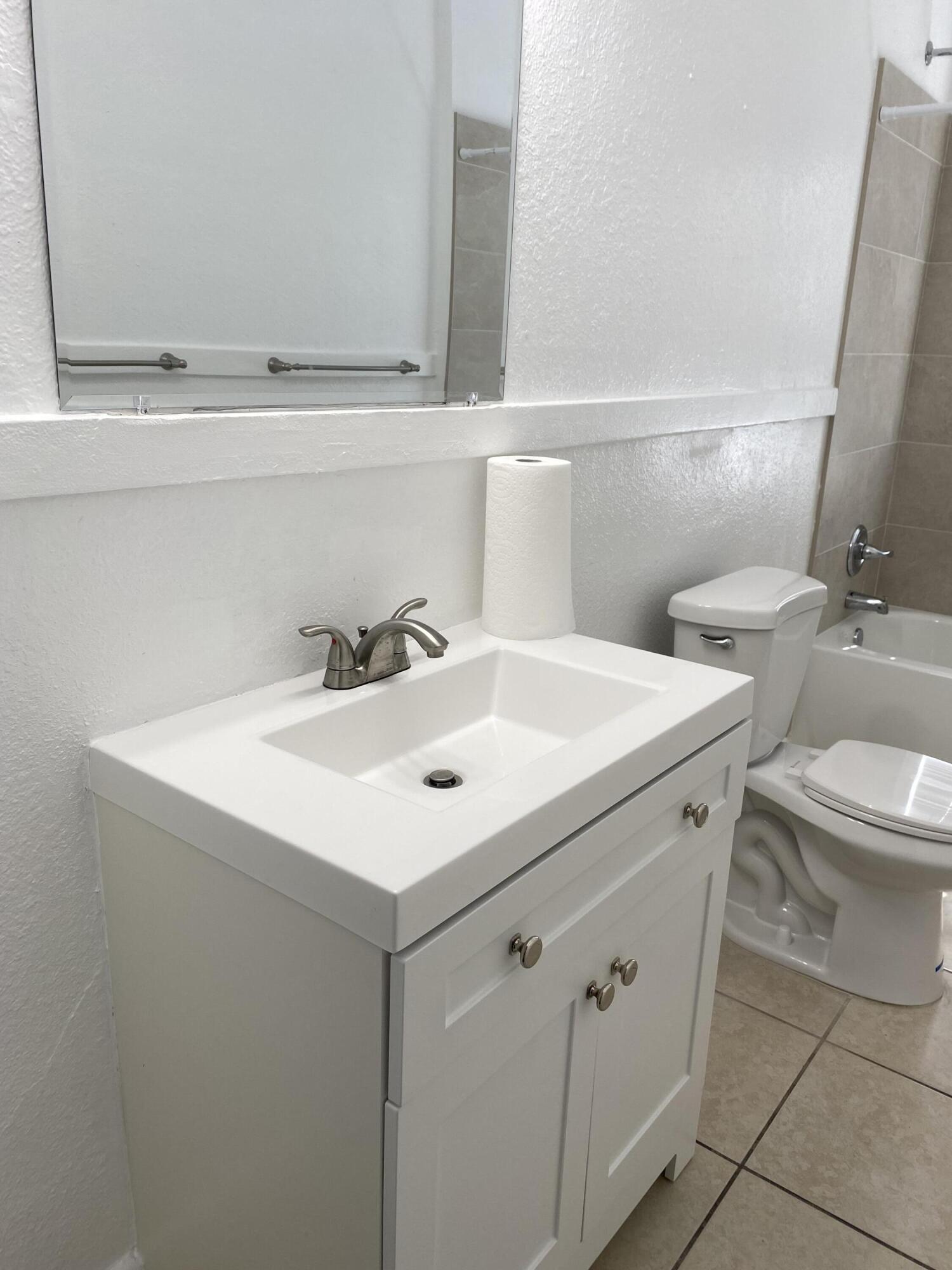 215 S Seacrest Boulevard 4, Boynton Beach Unit: 4