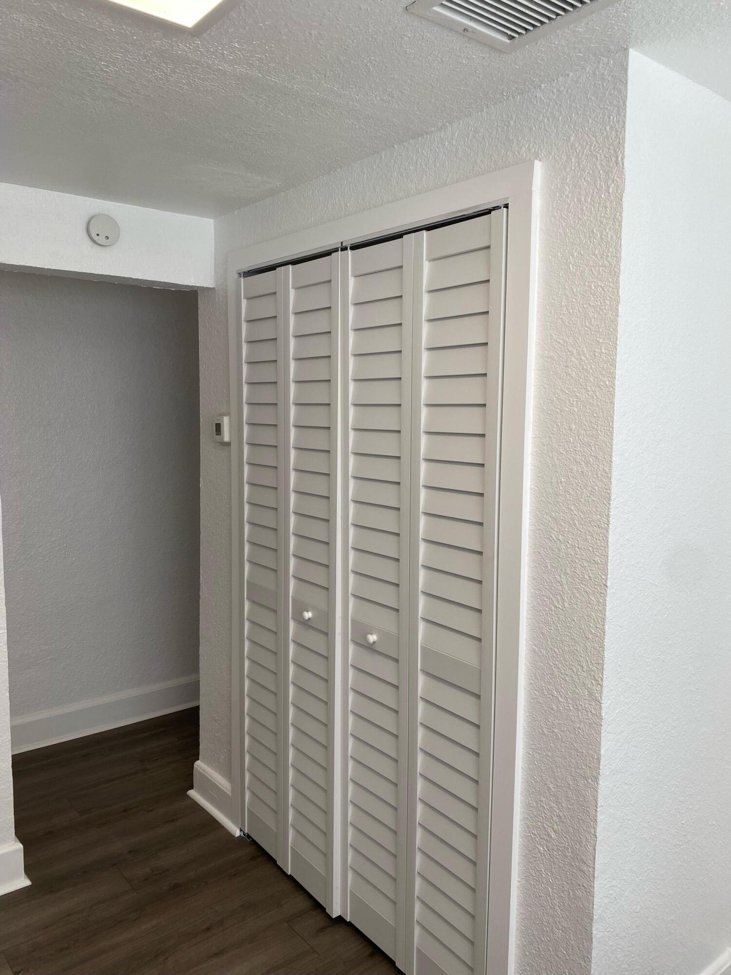 215 S Seacrest Boulevard 4, Boynton Beach Unit: 4