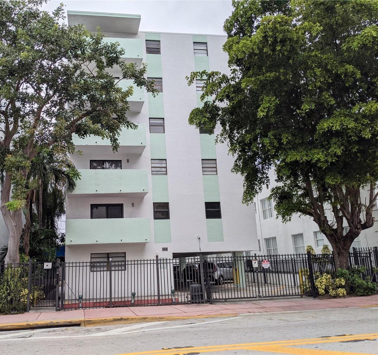 1418 Collins Avenue 303