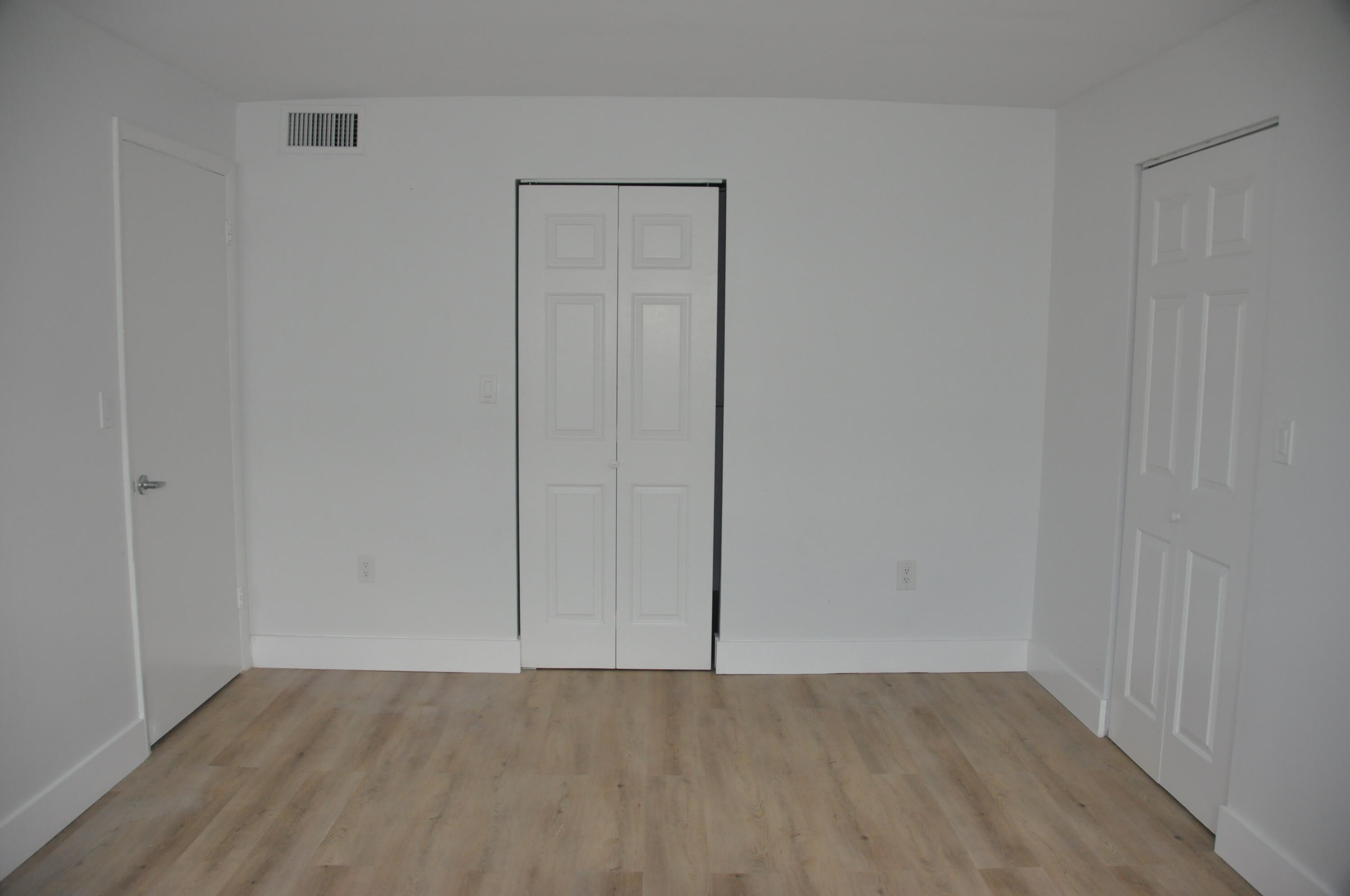 1418 Collins Avenue 303