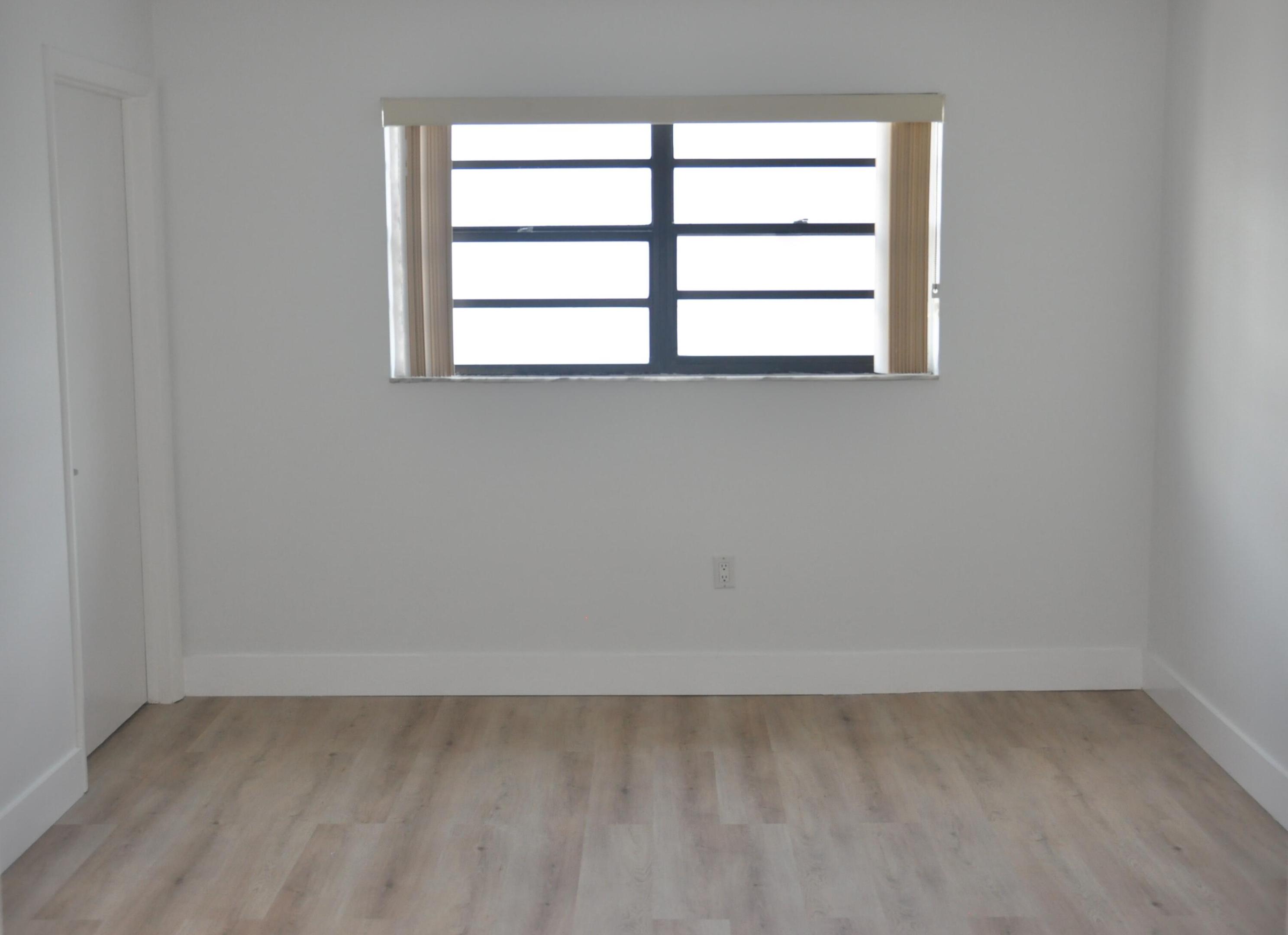 1418 Collins Avenue 303