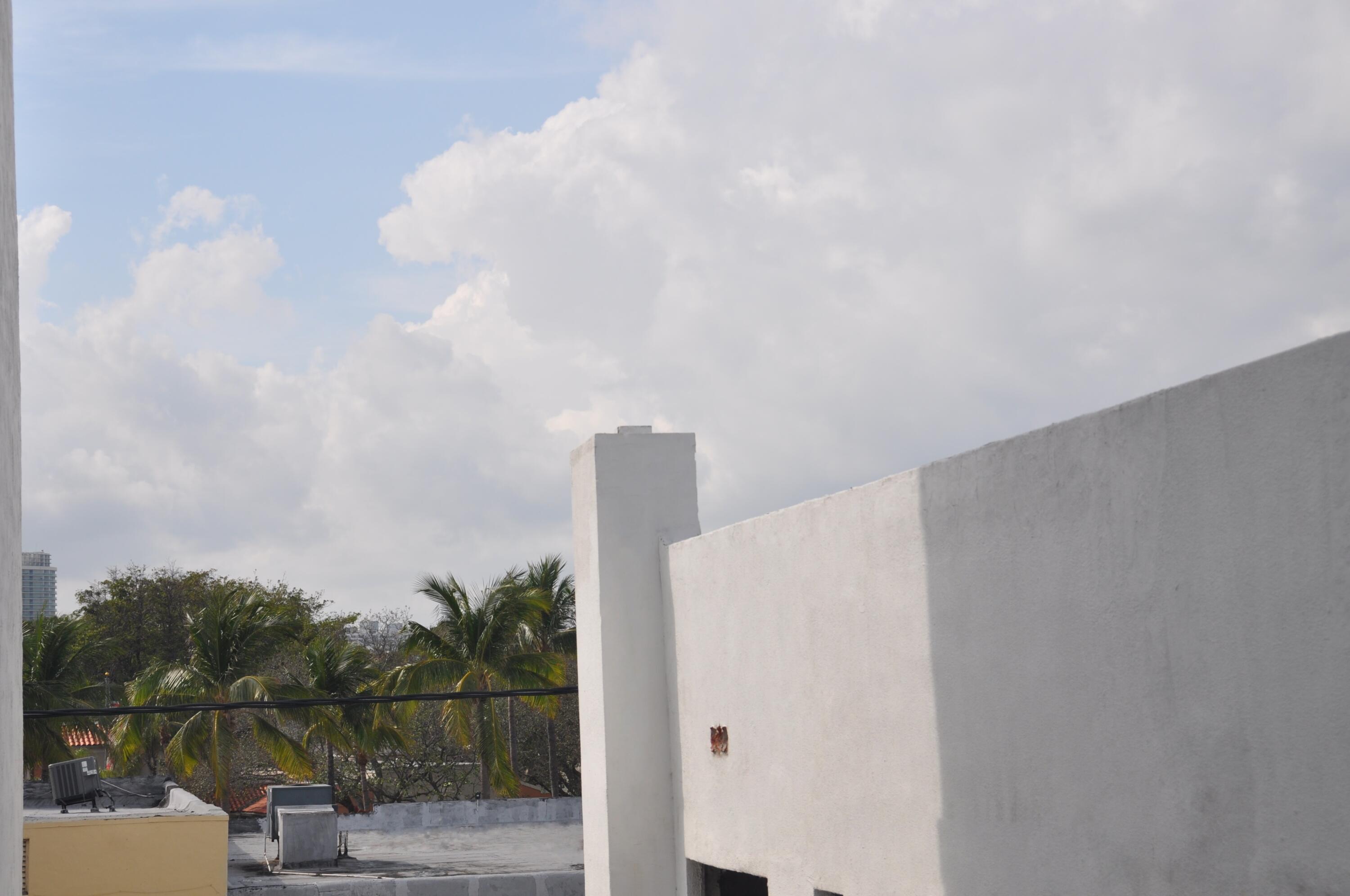 1418 Collins Avenue 303