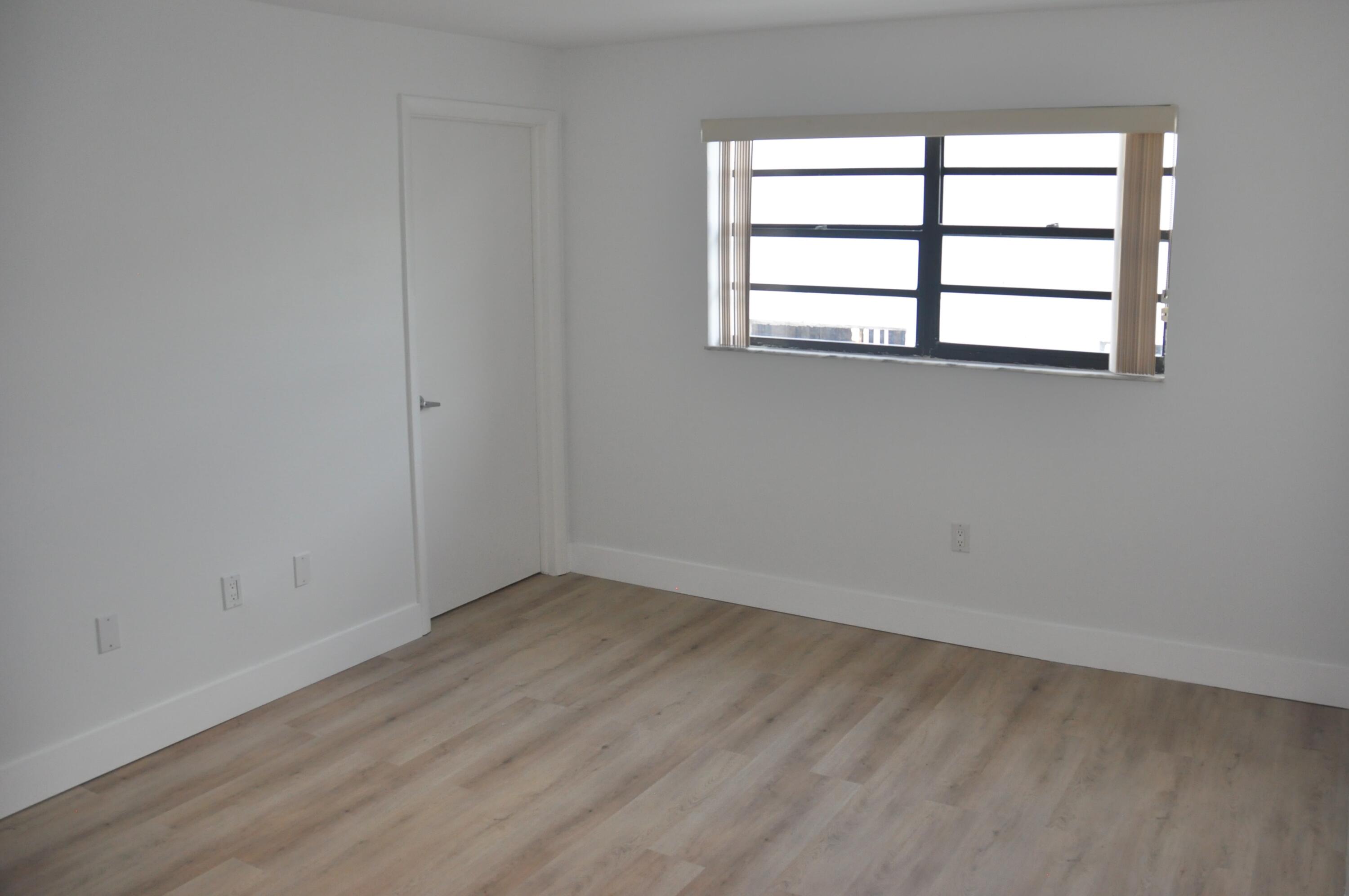 1418 Collins Avenue 303