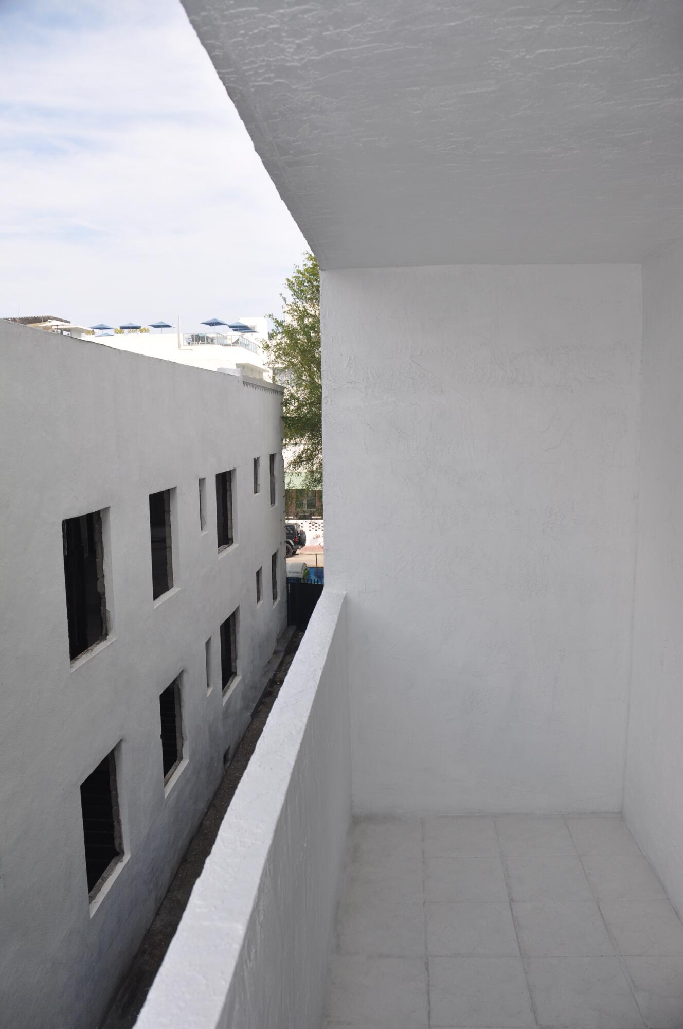 1418 Collins Avenue 303