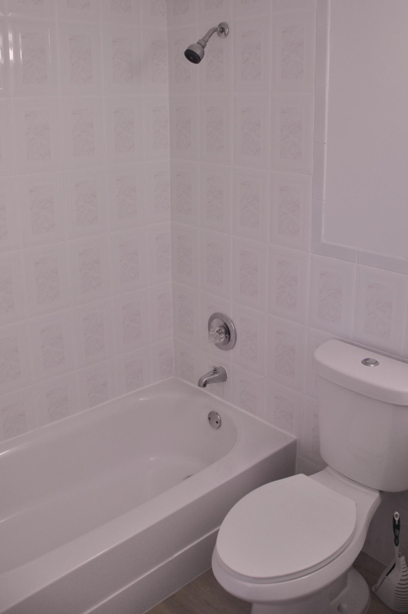 1418 Collins Avenue 303