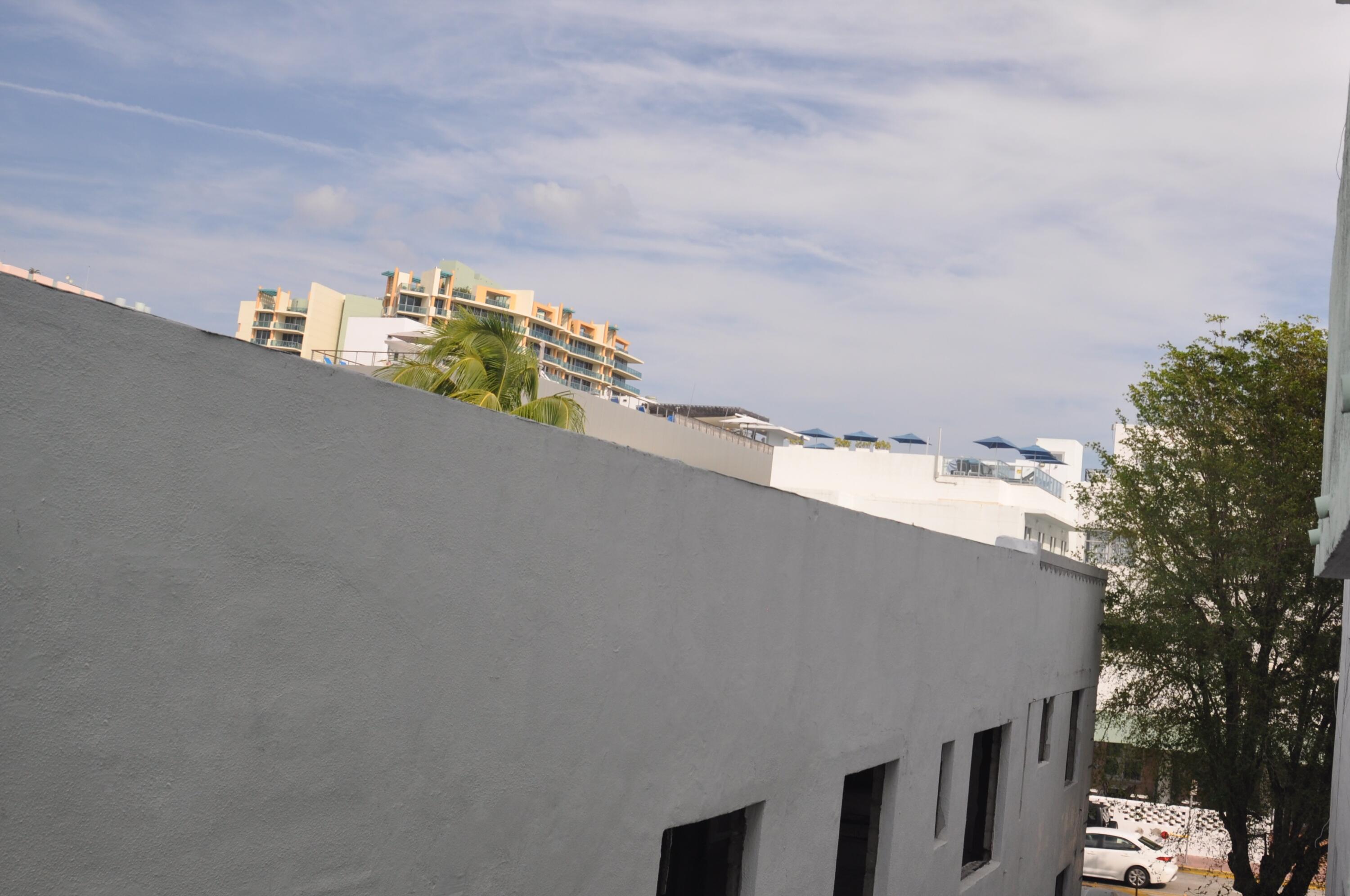 1418 Collins Avenue 303