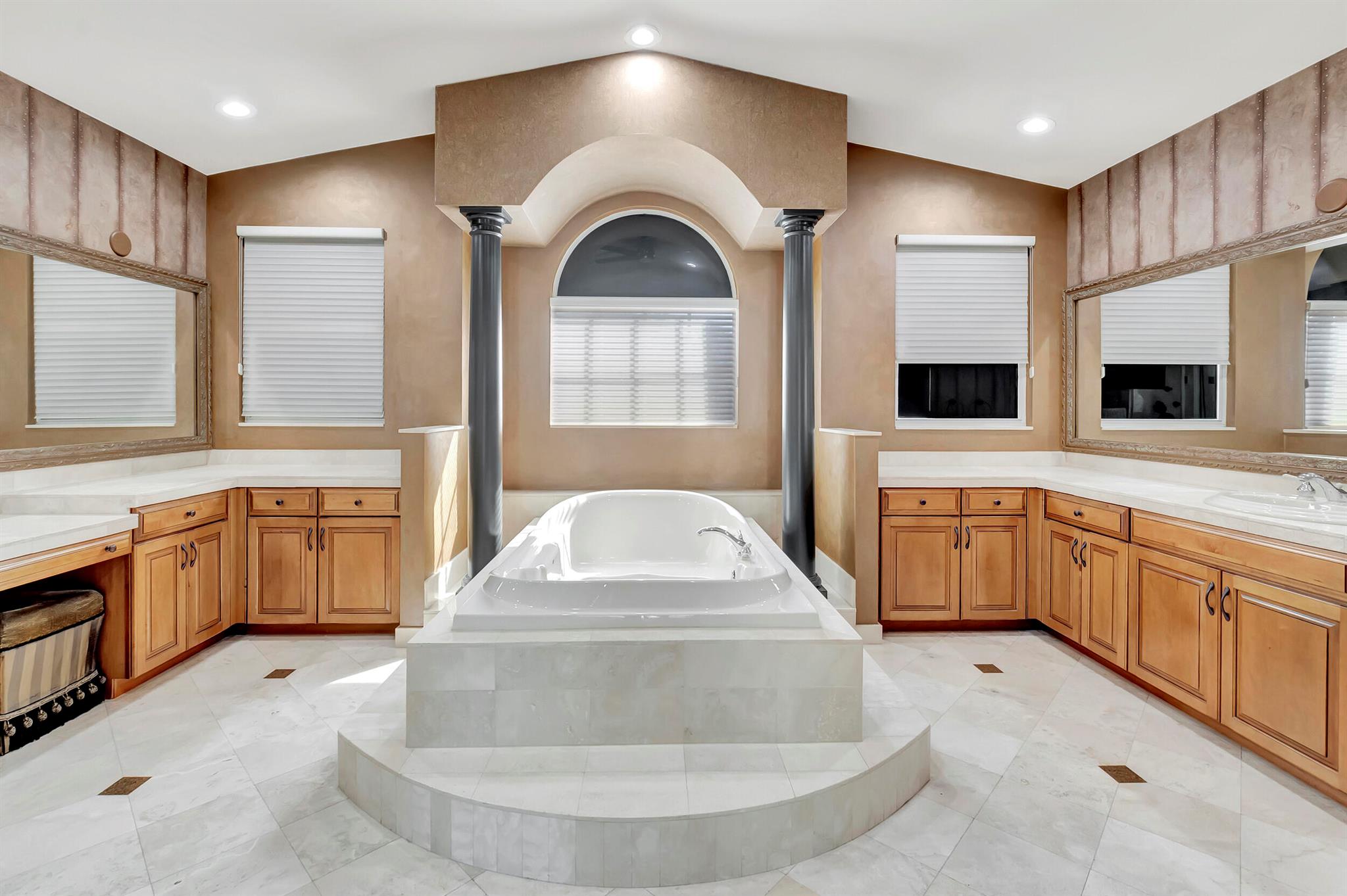 9527 Barletta Winds Point