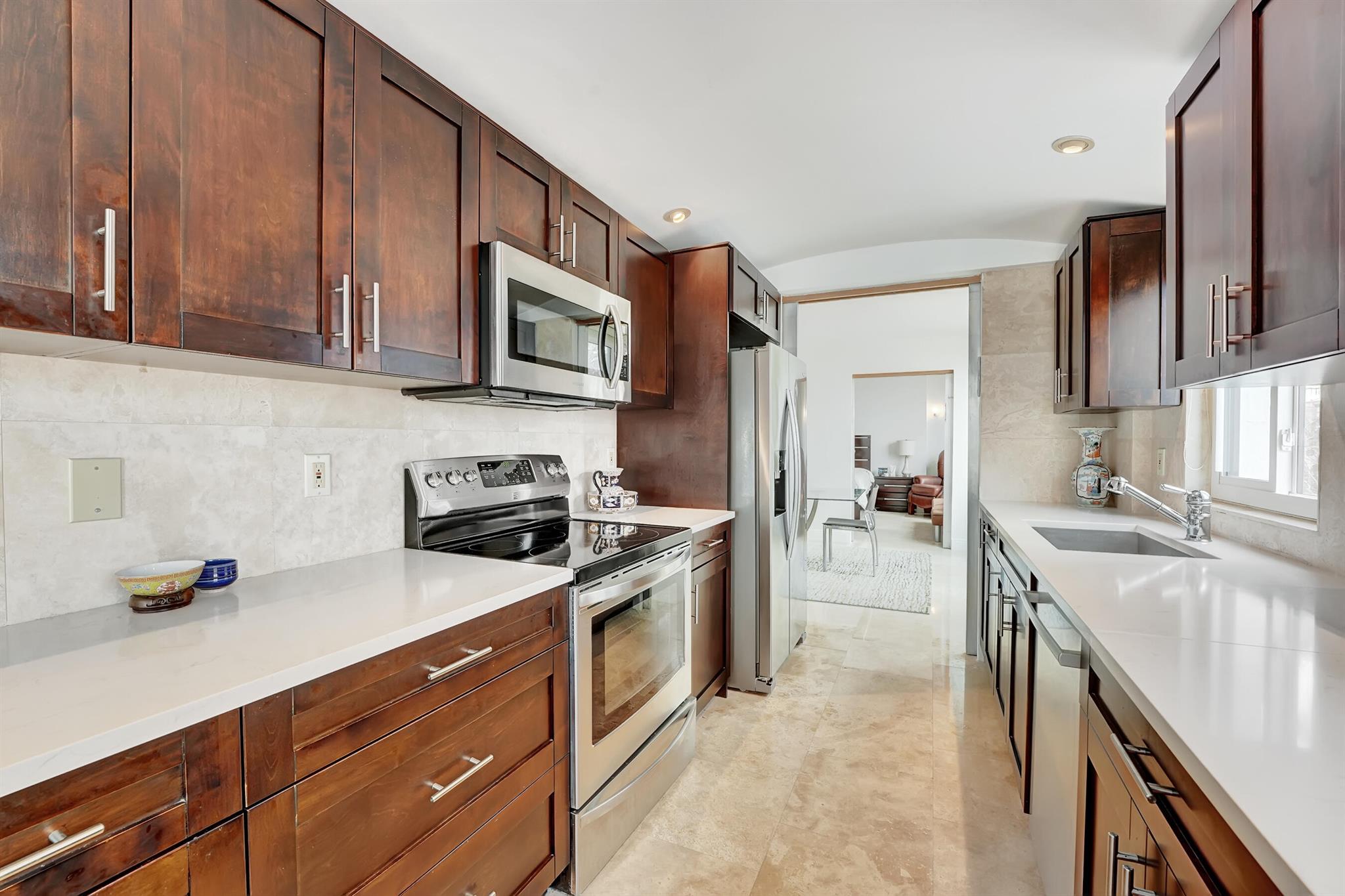 3590 S Ocean Boulevard S 101