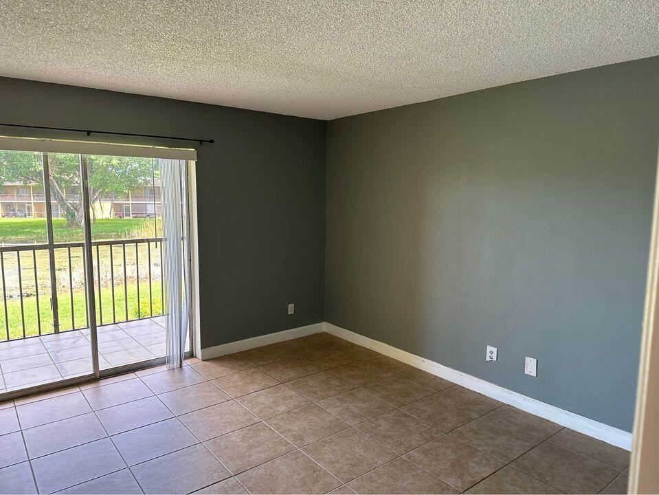 1824 Meadows Circle W