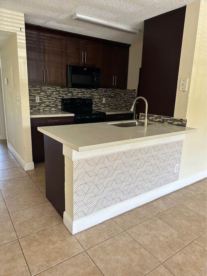 1824 Meadows Circle W