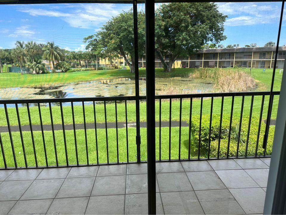 1824 Meadows Circle W