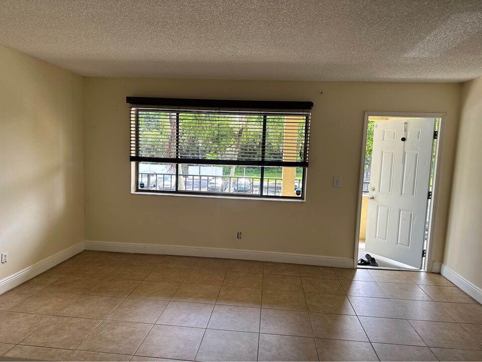 1824 Meadows Circle W