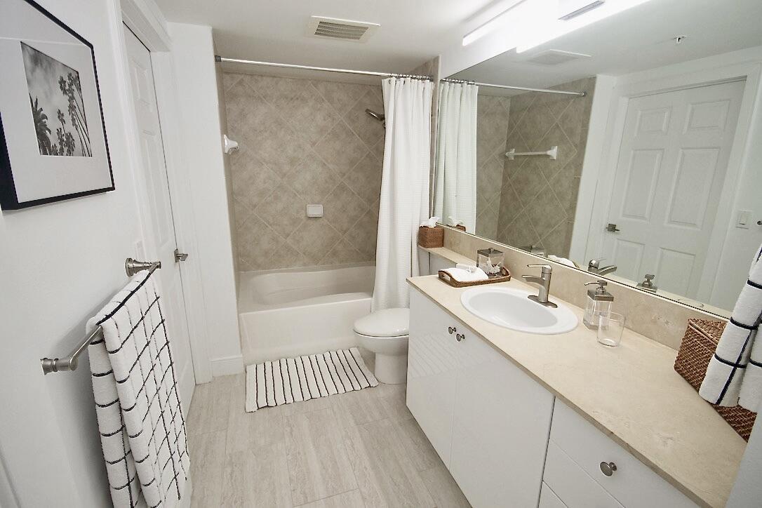 700 E Boulevard 1007