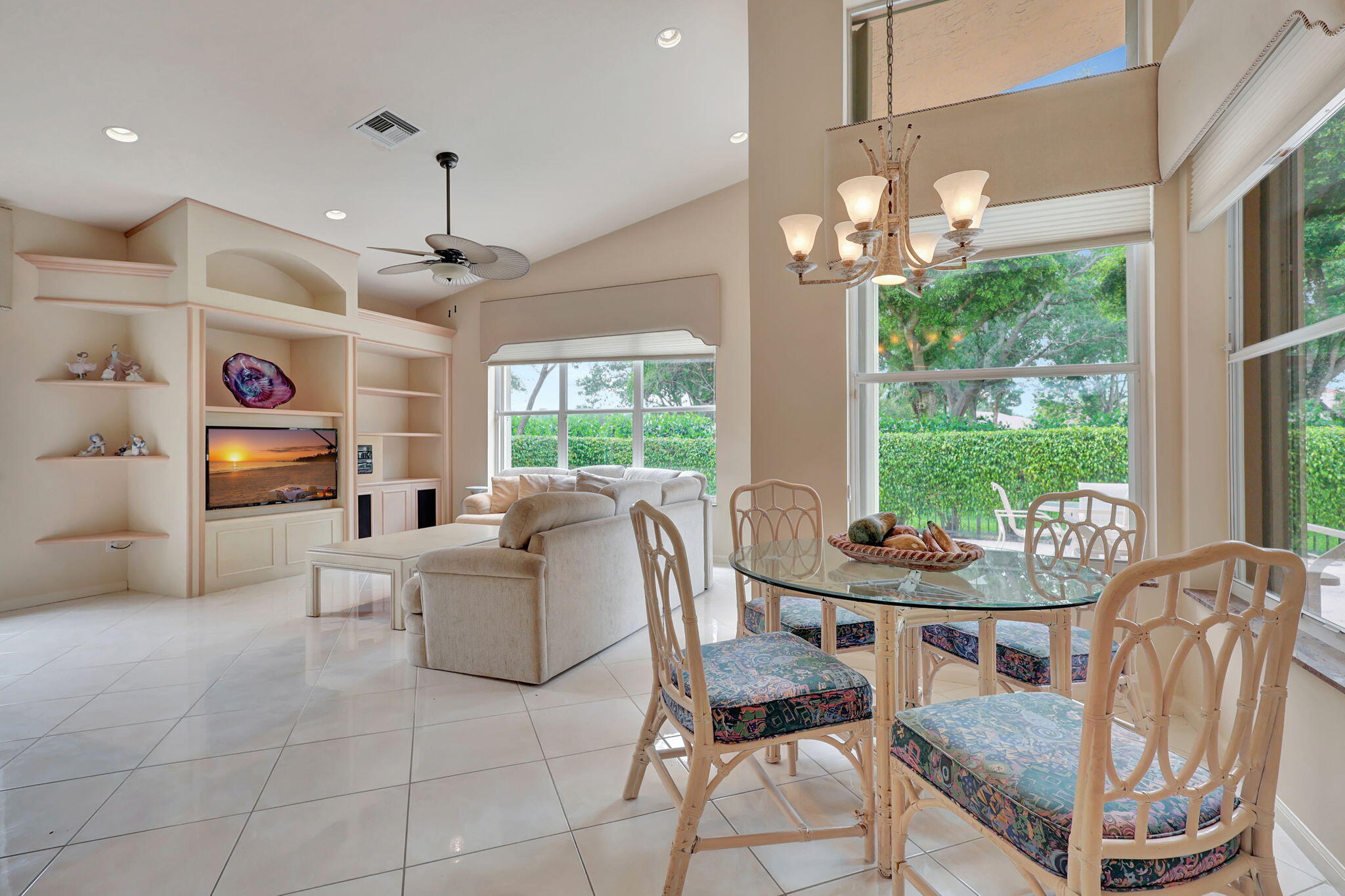 11766 Caracas Boulevard