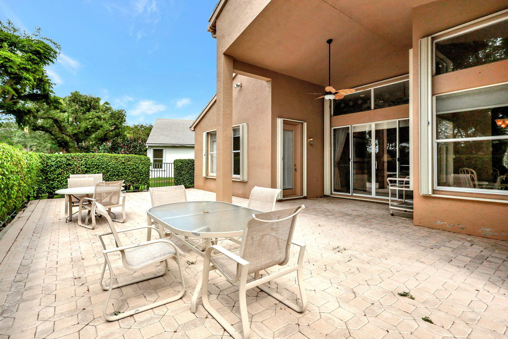 11766 Caracas Boulevard